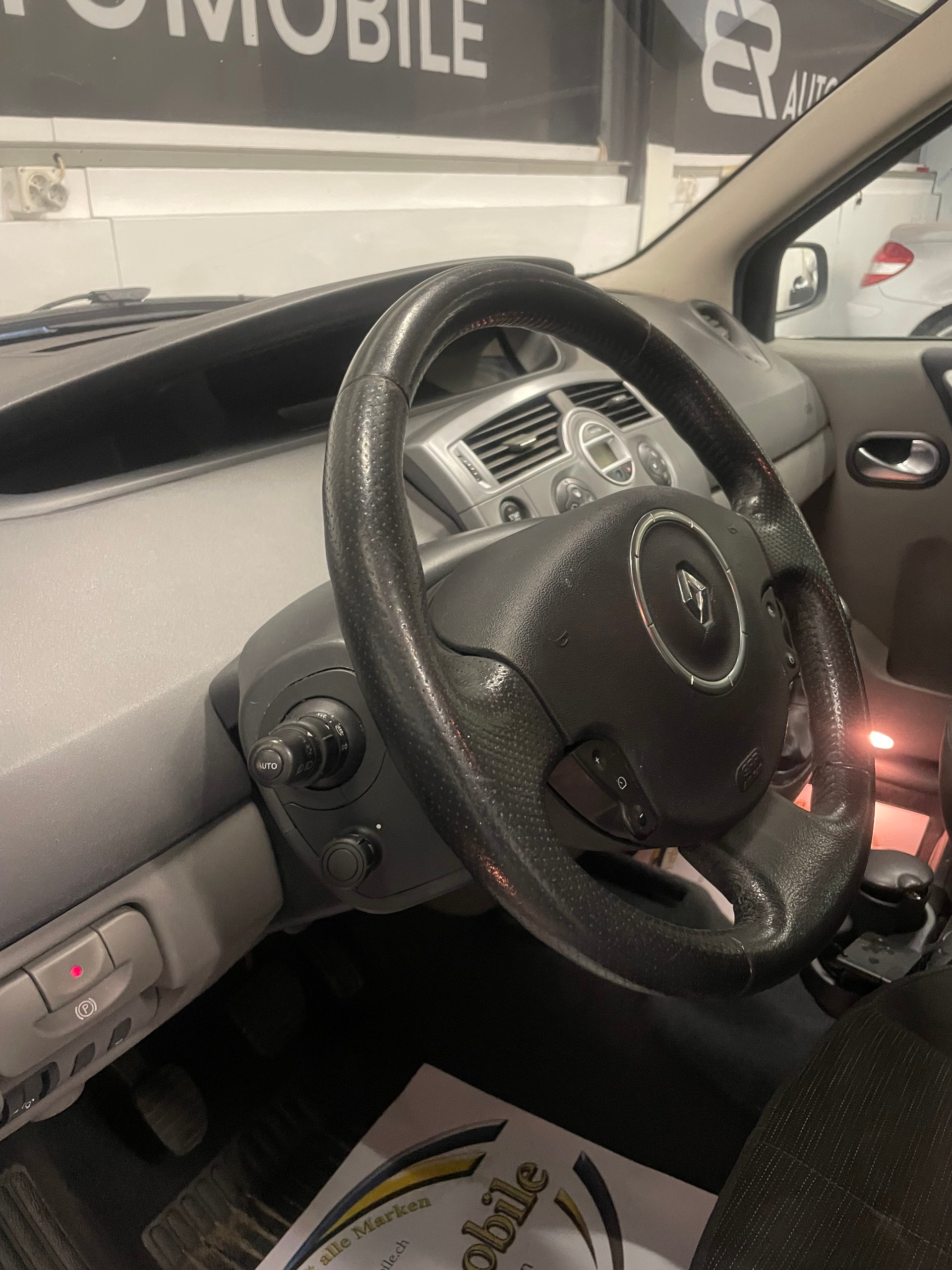 RENAULT Scénic 2.0 16V Turbo Privilège-image-12