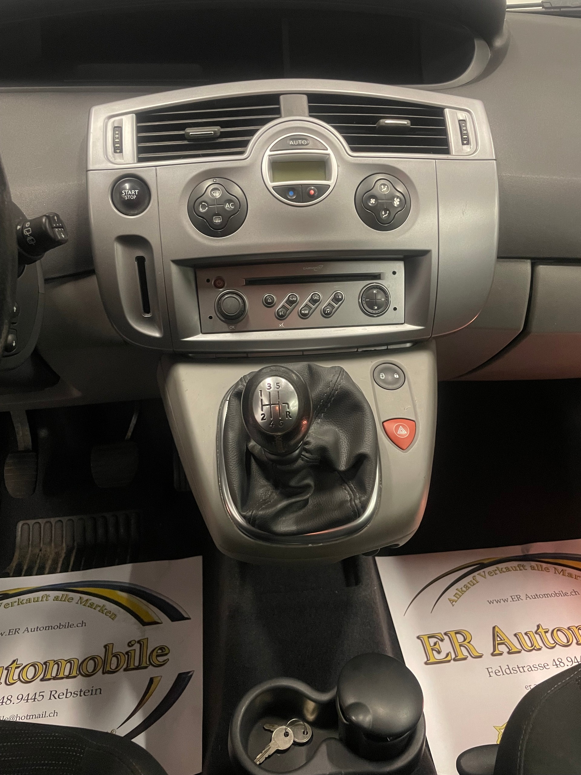 RENAULT Scénic 2.0 16V Turbo Privilège-image-15