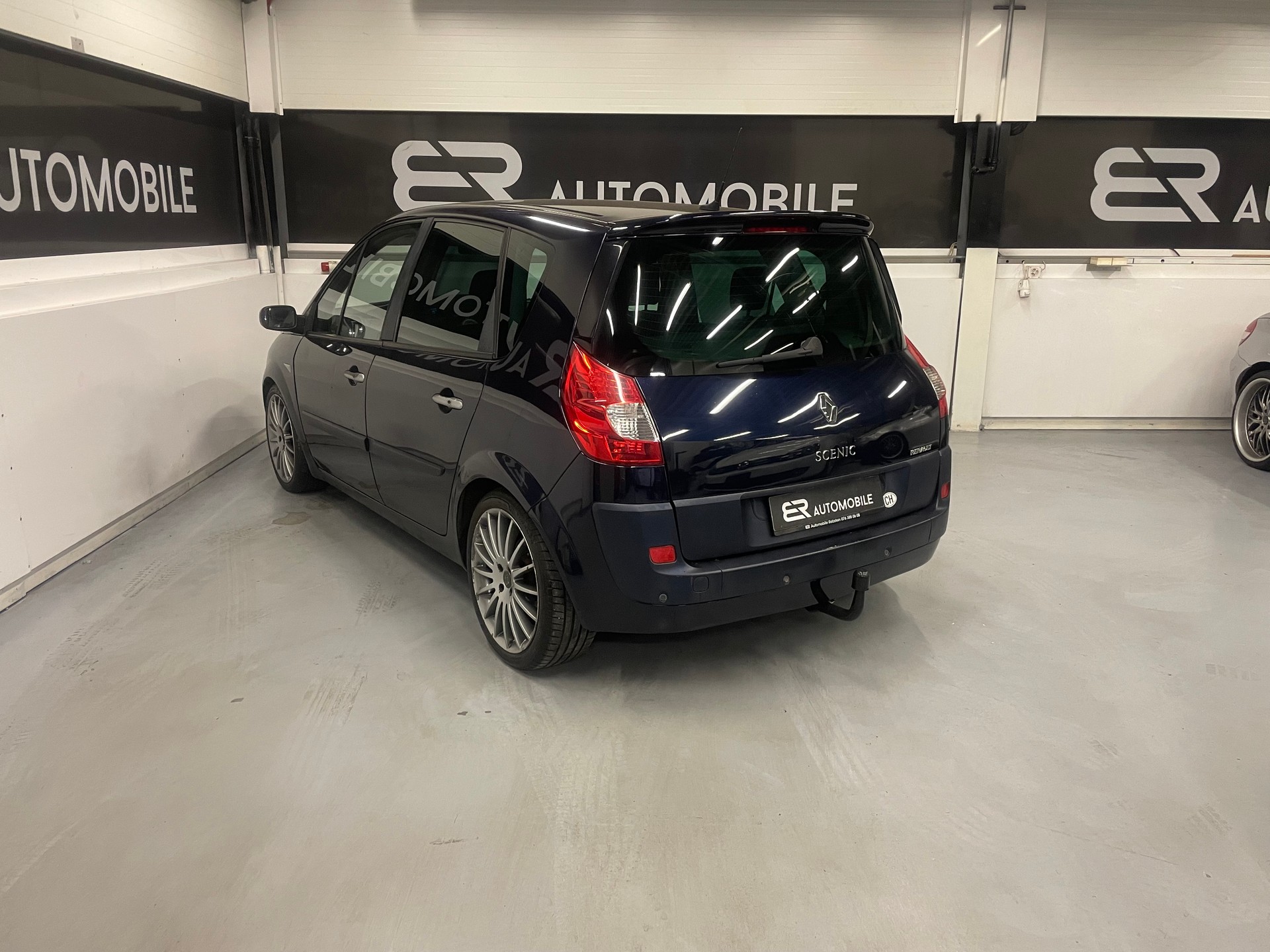RENAULT Scénic 2.0 16V Turbo Privilège-image-3