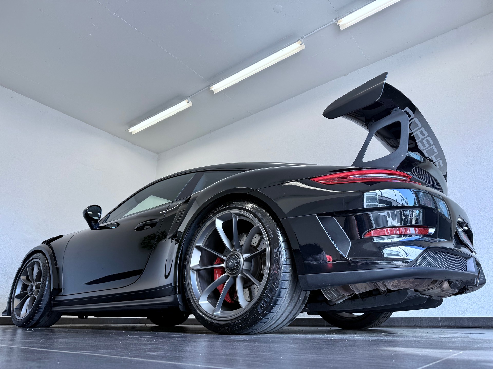 PORSCHE GT3 RS MK2-image-8