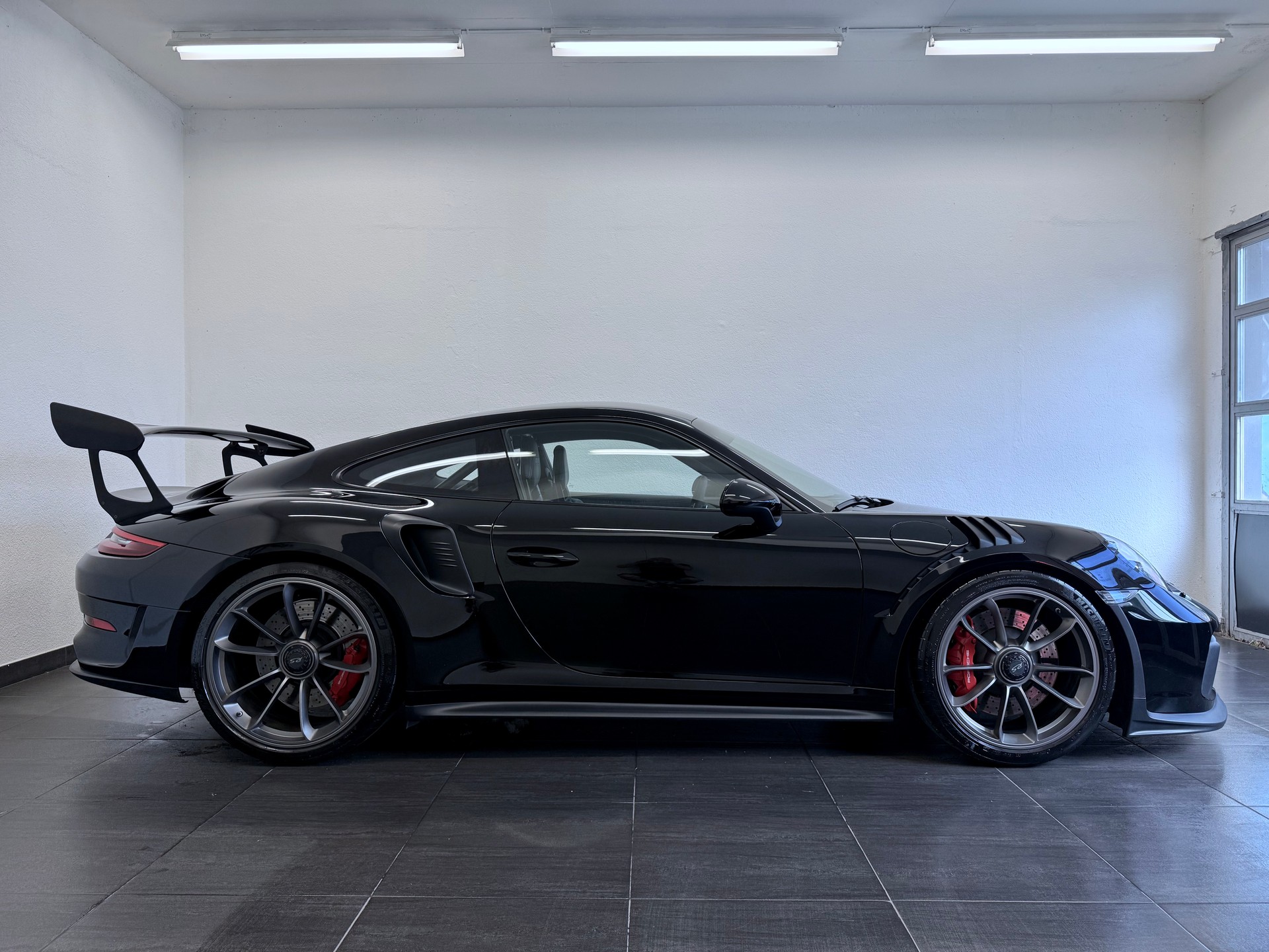 PORSCHE GT3 RS MK2-image-4