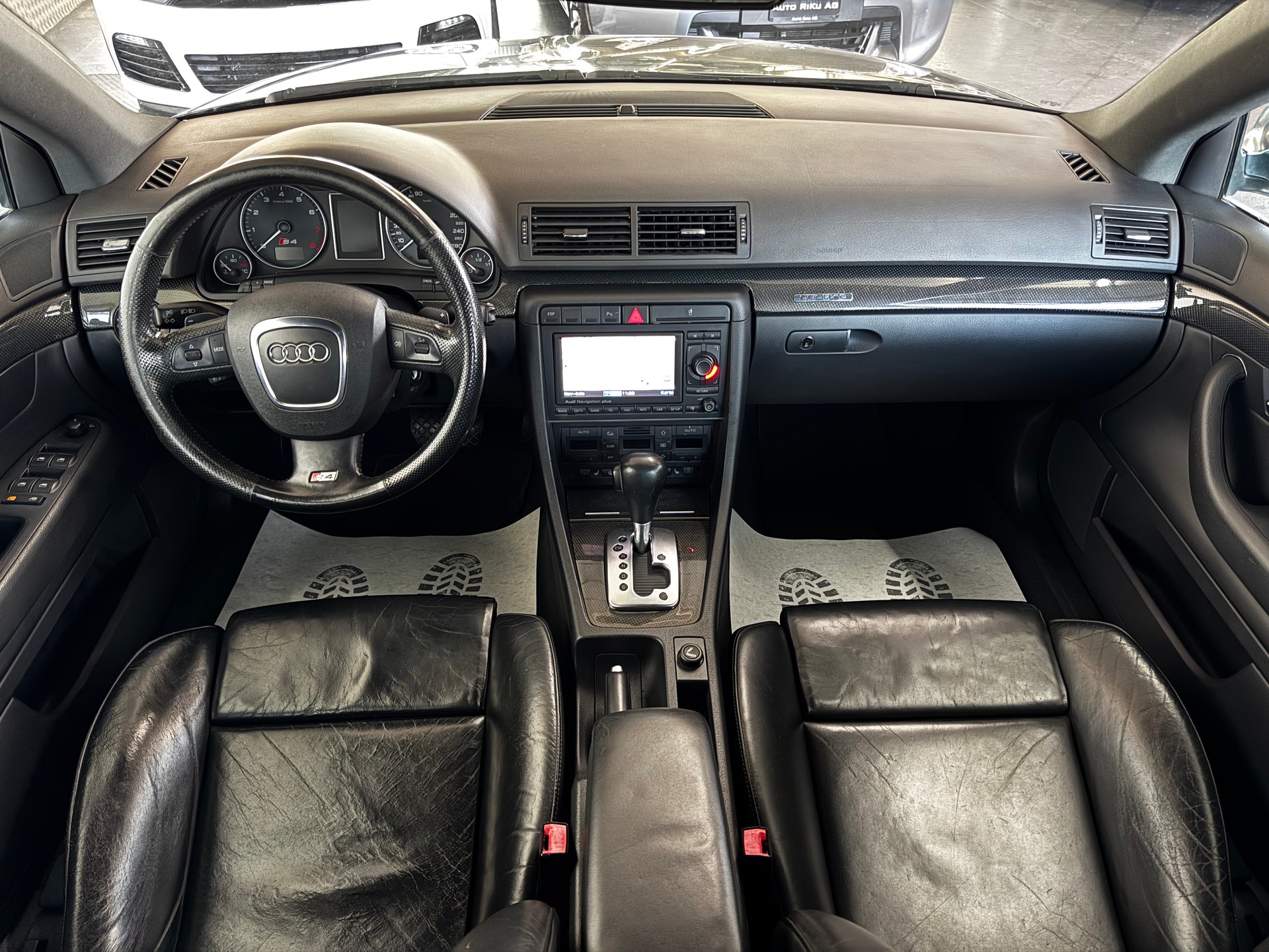 AUDI S4 Limousine 4.2 V8 quattro-image-14