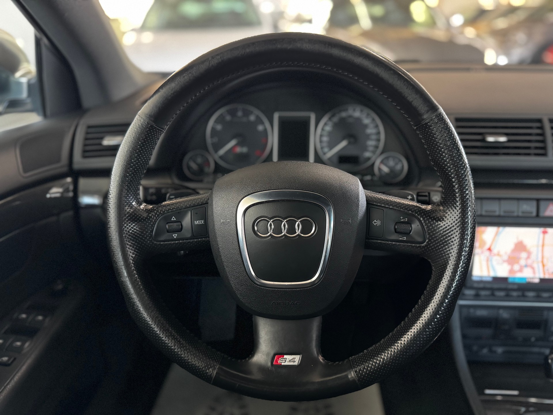 AUDI S4 Limousine 4.2 V8 quattro-image-16