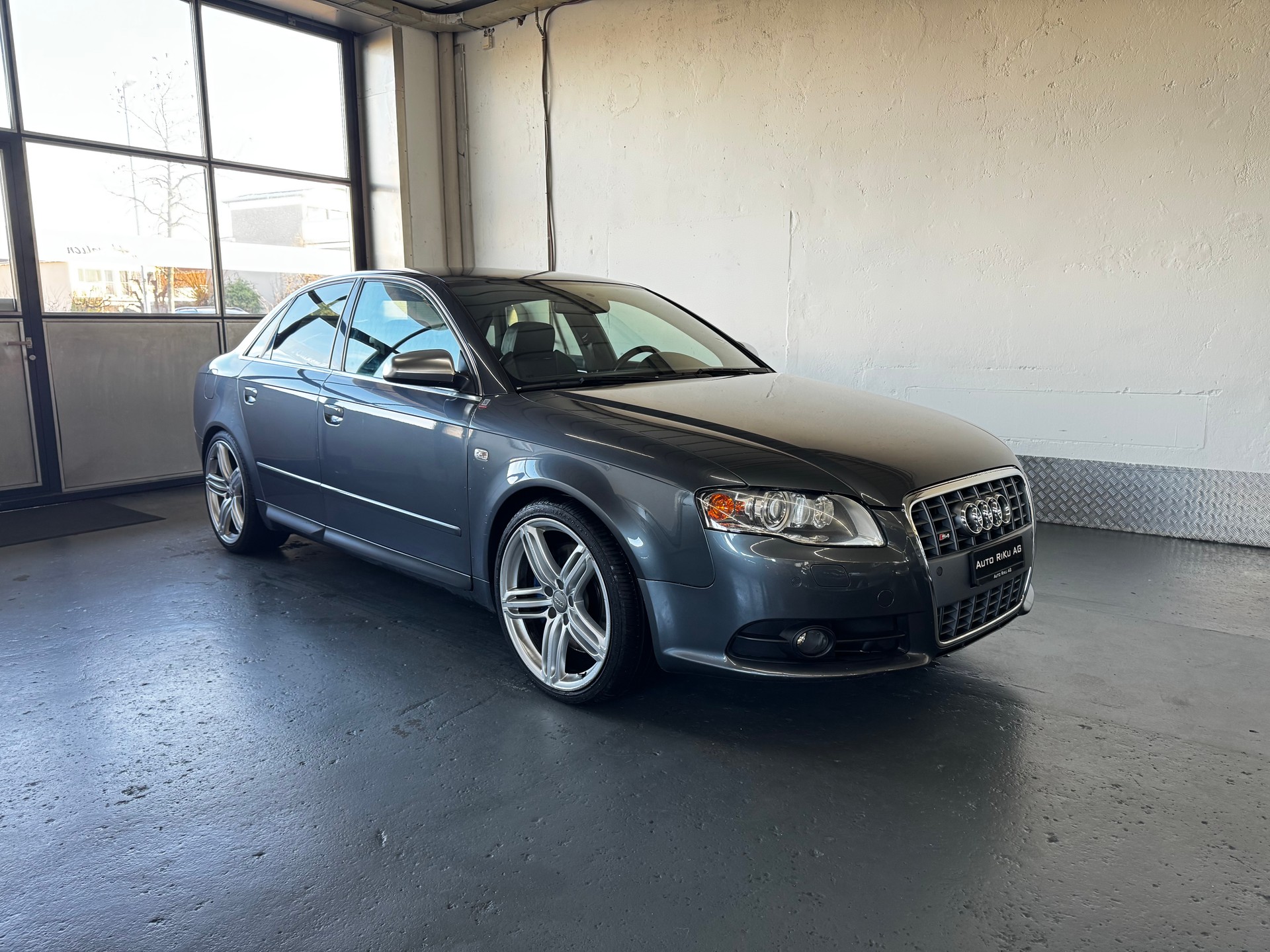 AUDI S4 Limousine 4.2 V8 quattro-image-1