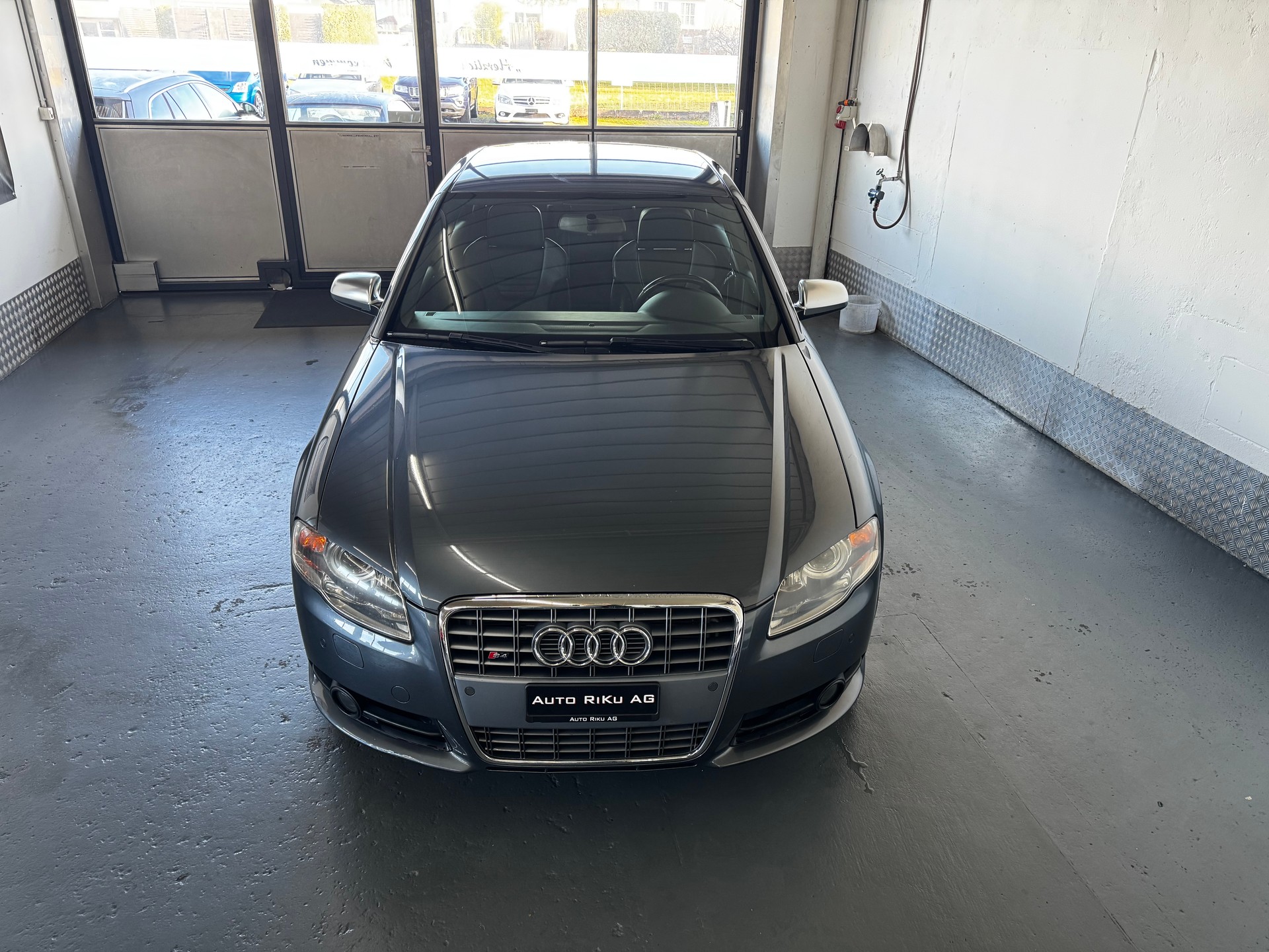 AUDI S4 Limousine 4.2 V8 quattro-image-2