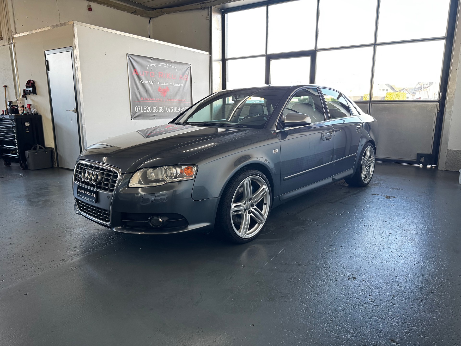 AUDI S4 Limousine 4.2 V8 quattro-image-5