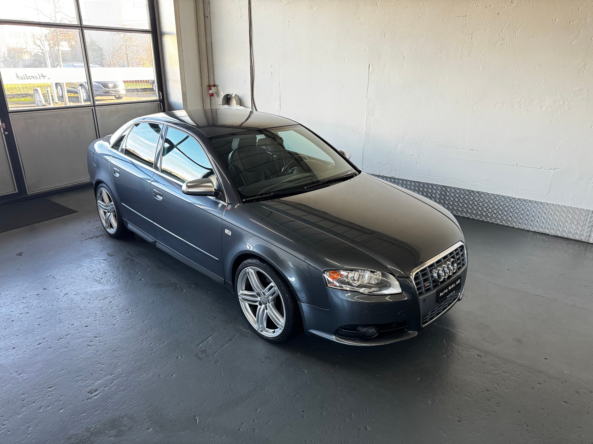 AUDI S4 Limousine 4.2 V8 quattro-image-0