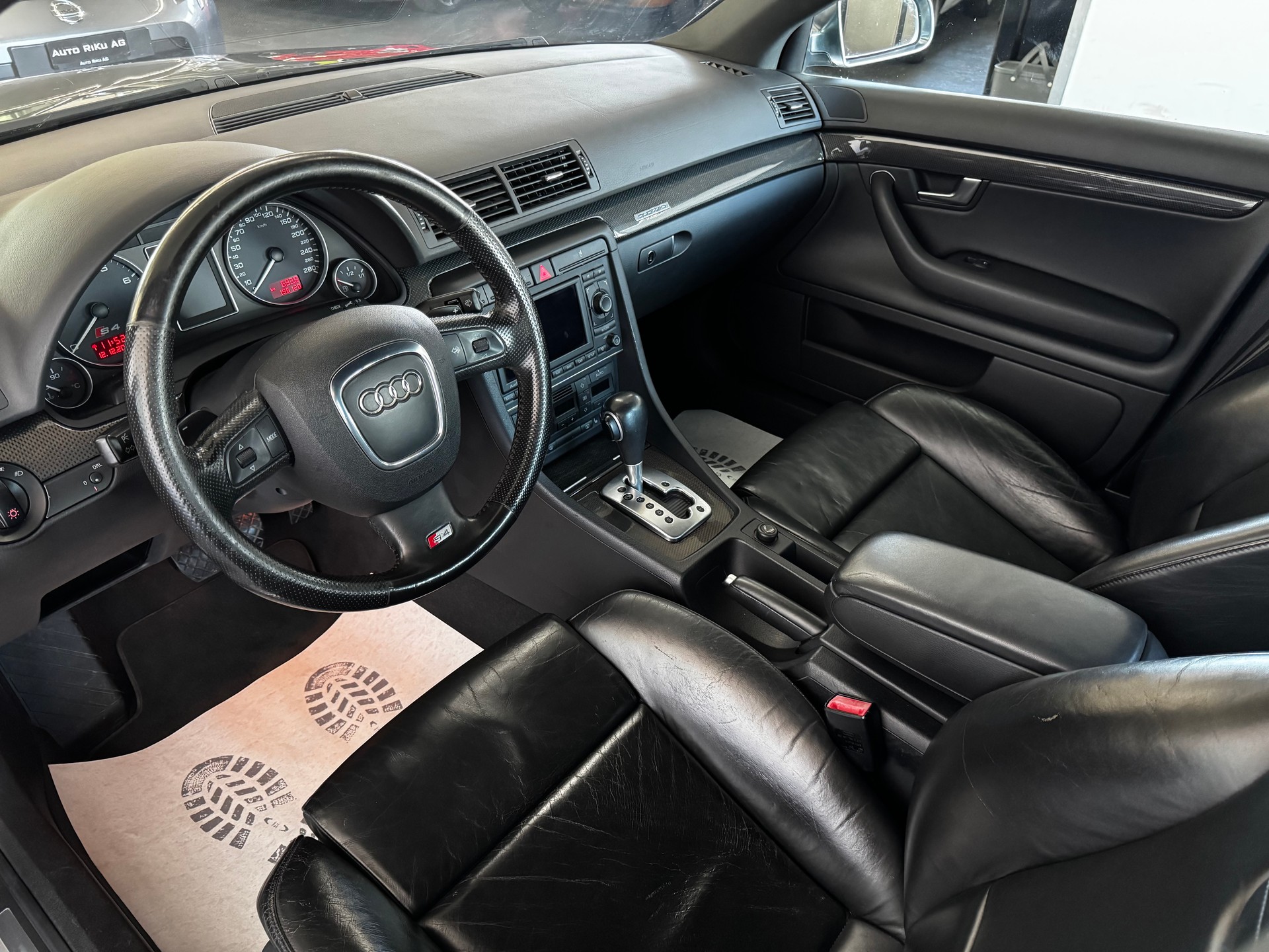 AUDI S4 Limousine 4.2 V8 quattro-image-12