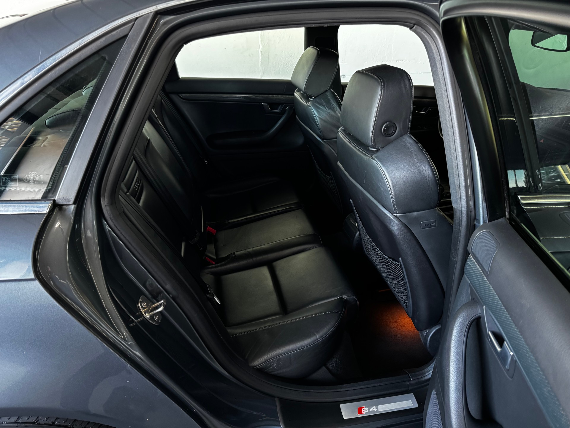 AUDI S4 Limousine 4.2 V8 quattro-image-19