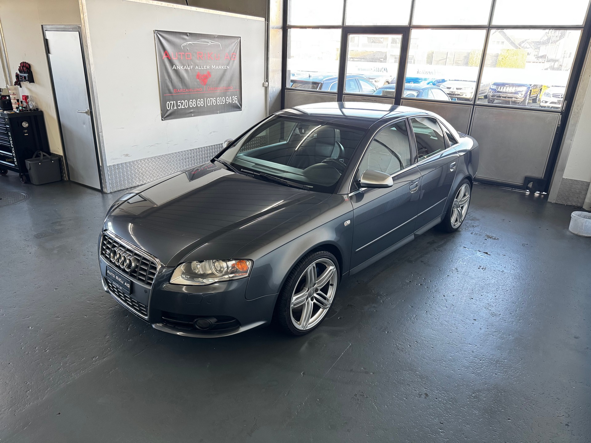 AUDI S4 Limousine 4.2 V8 quattro-image-4