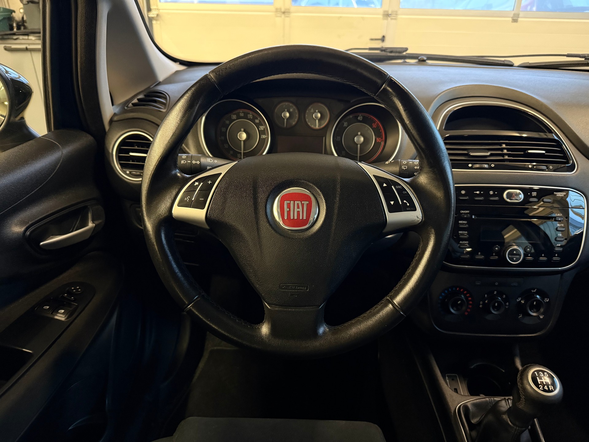 FIAT Punto 1.3 MultiJet Lounge-image-14