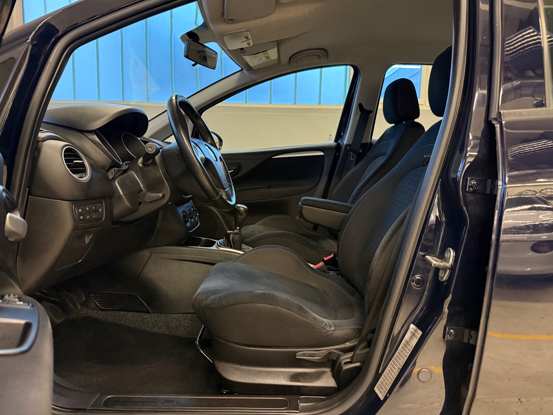FIAT Punto 1.3 MultiJet Lounge-image-9