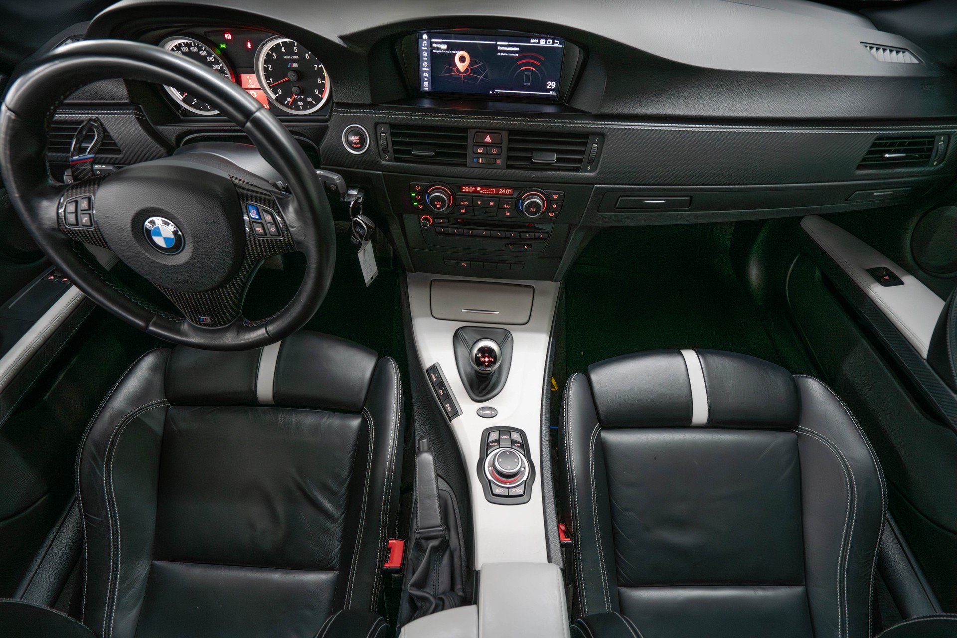 BMW M3 Coupé DSG Black & White Edition-image-16