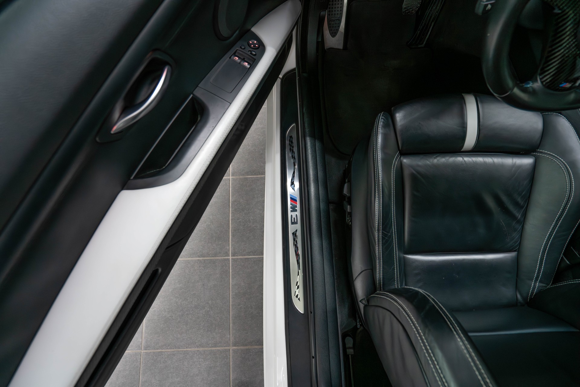 BMW M3 Coupé DSG Black & White Edition-image-14