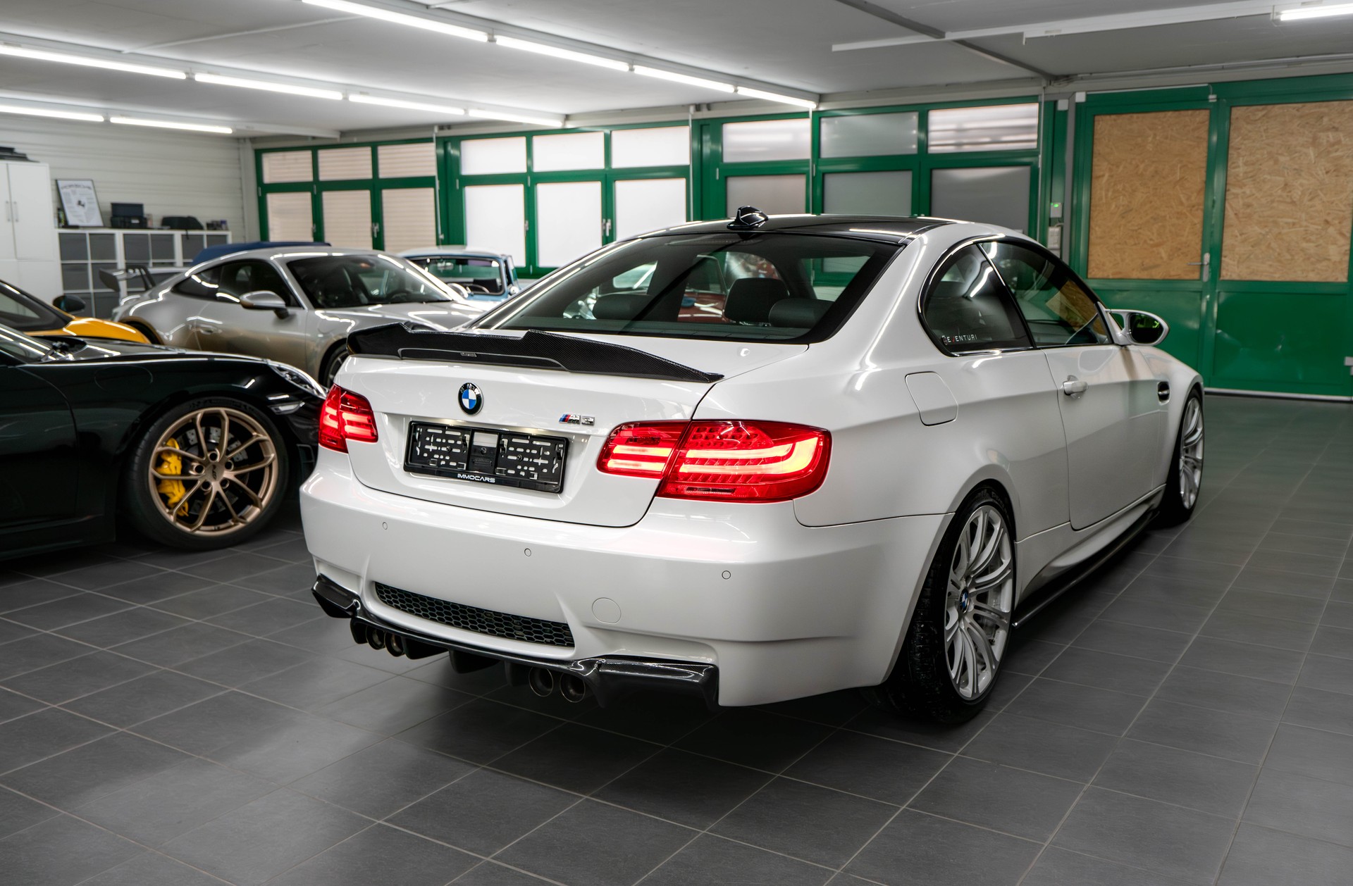 BMW M3 Coupé DSG Black & White Edition-image-6