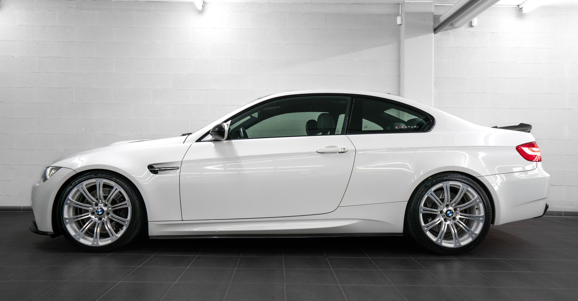 BMW M3 Coupé DSG Black & White Edition-image-3