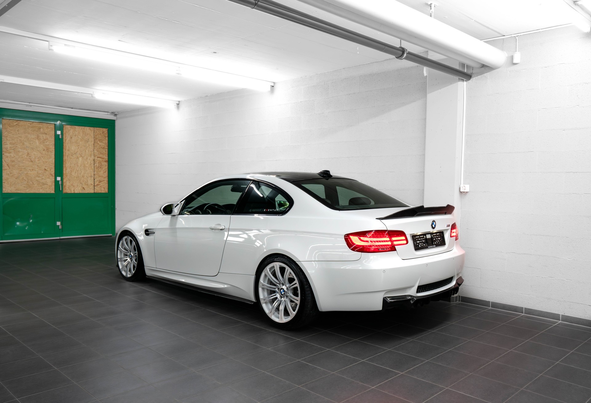 BMW M3 Coupé DSG Black & White Edition-image-4