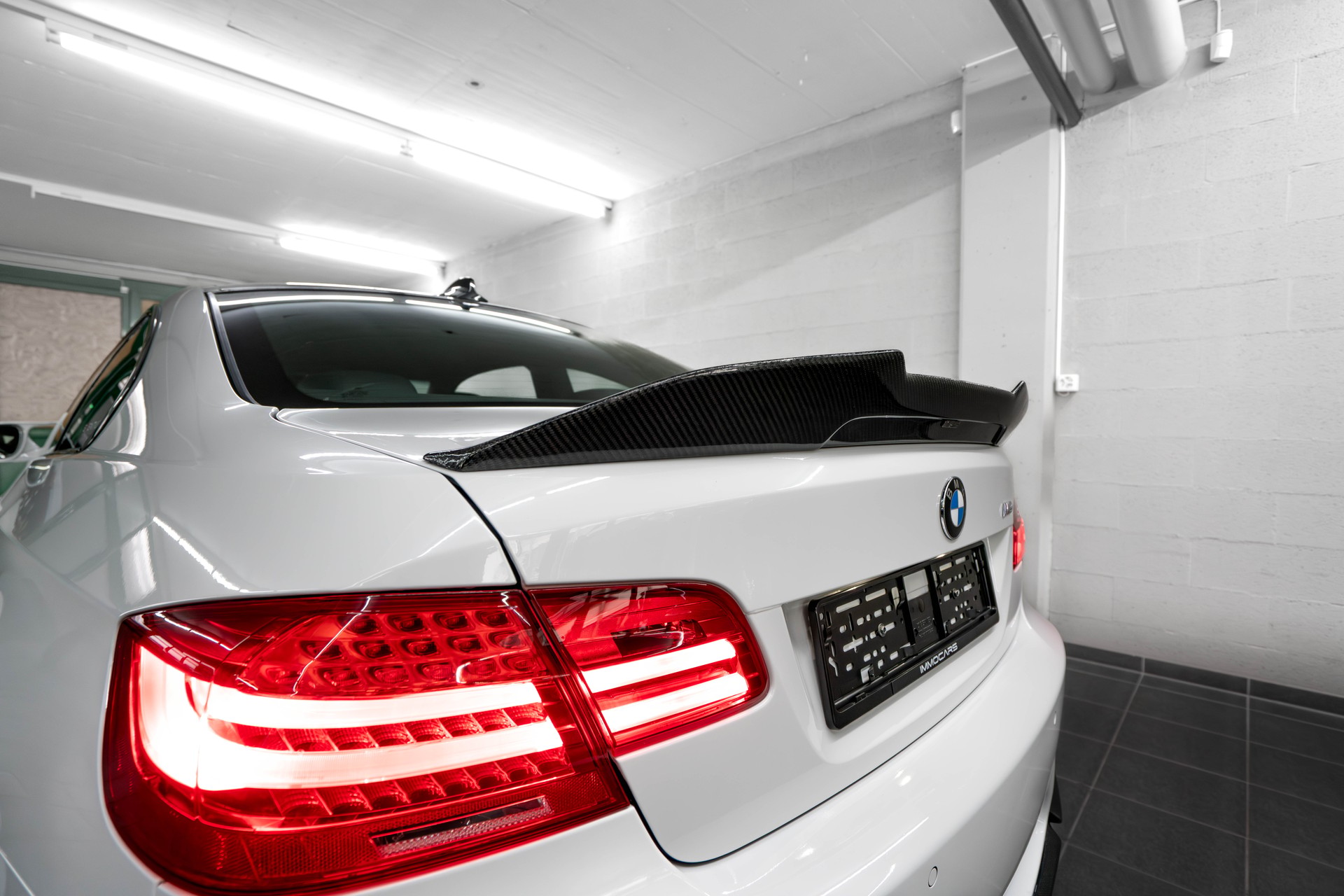 BMW M3 Coupé DSG Black & White Edition-image-9