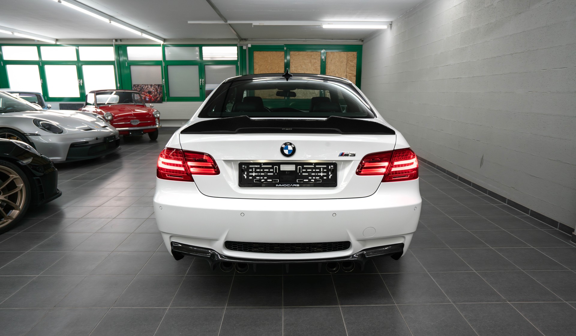 BMW M3 Coupé DSG Black & White Edition-image-5