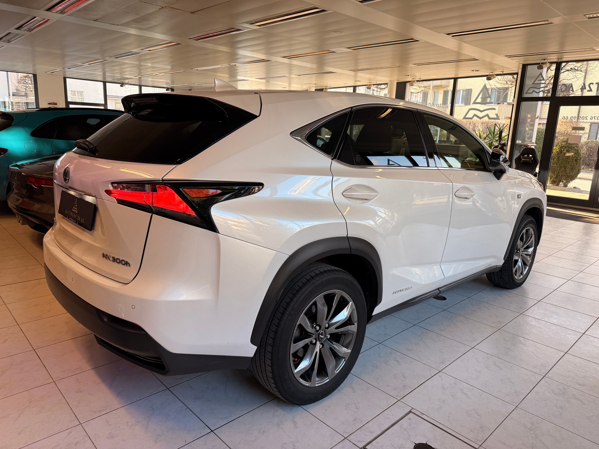 LEXUS NX 300h F-Sport NEUWERTIGER ZUSTAND-image-15