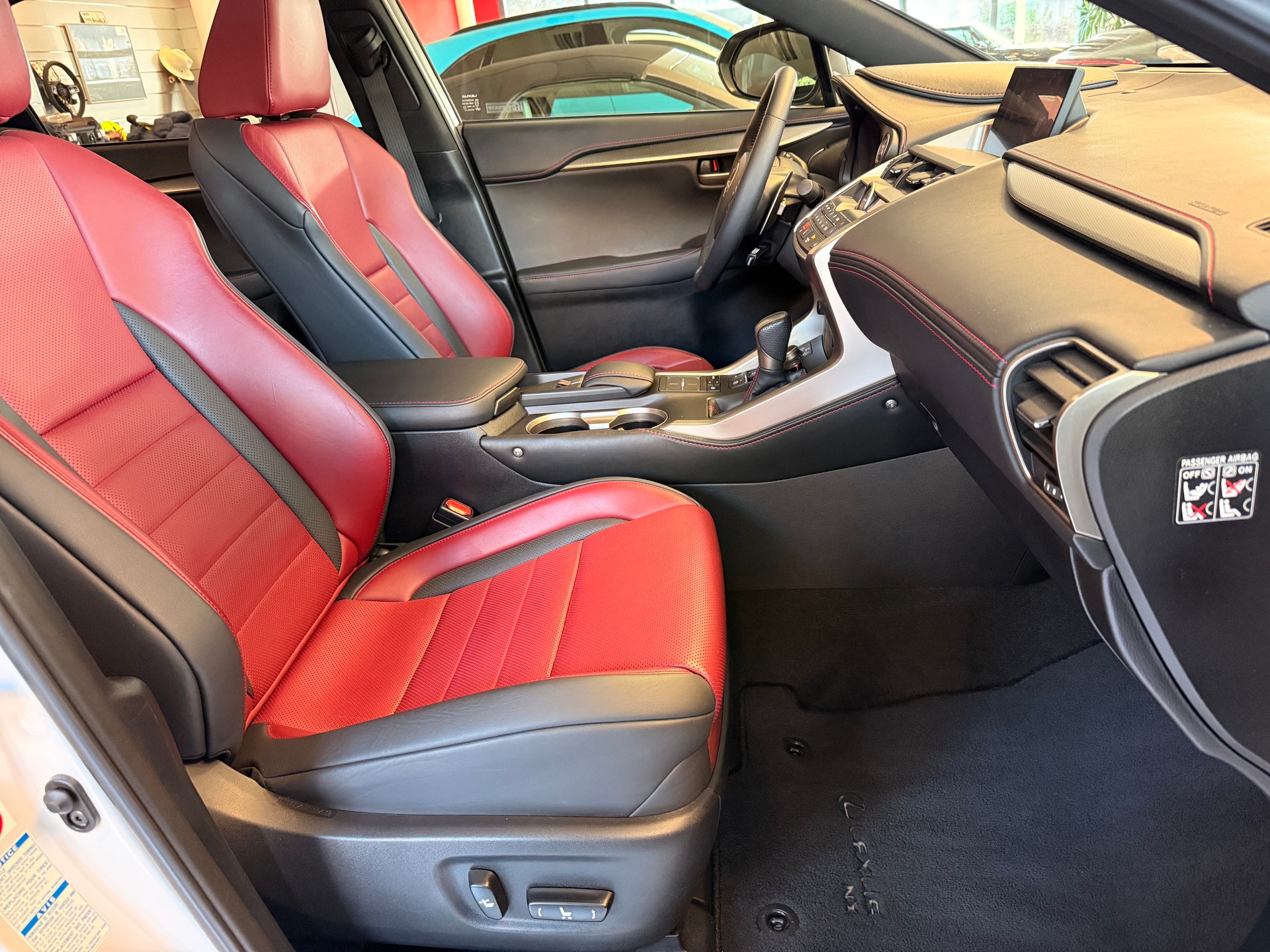 LEXUS NX 300h F-Sport NEUWERTIGER ZUSTAND-image-10