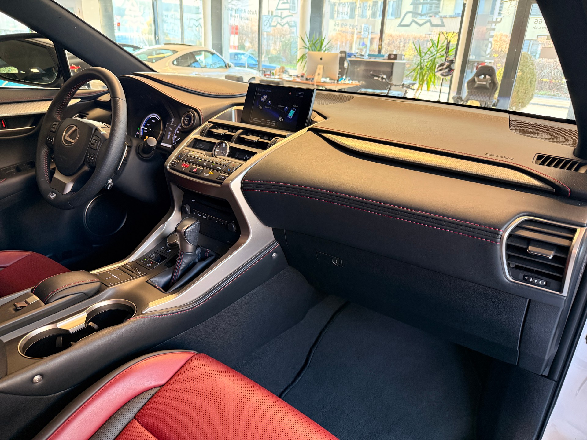 LEXUS NX 300h F-Sport NEUWERTIGER ZUSTAND-image-11