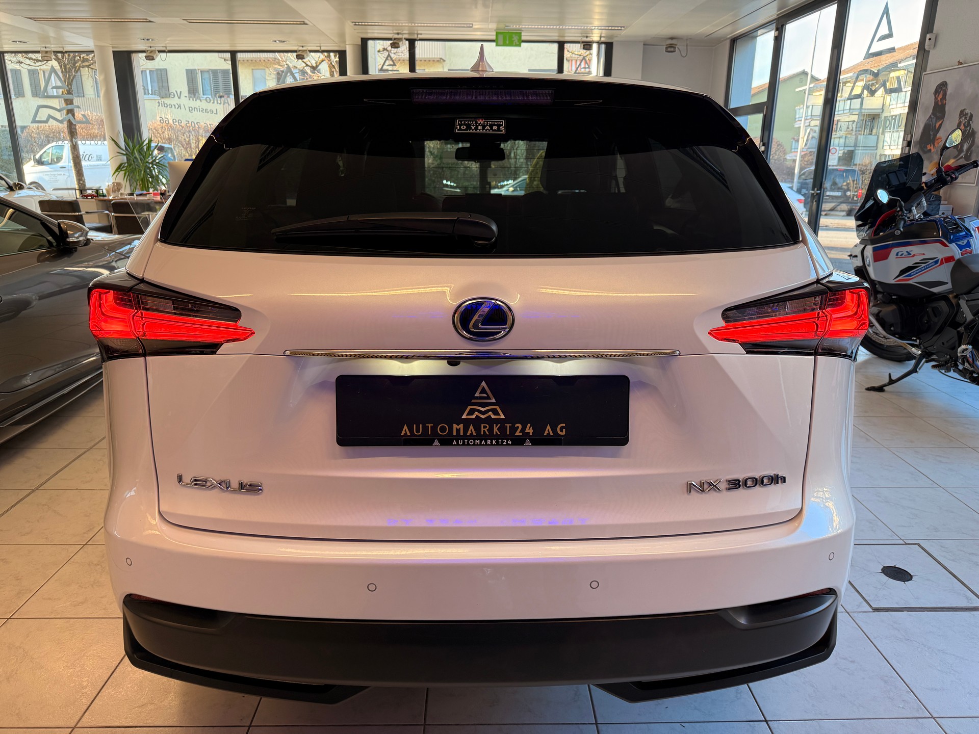 LEXUS NX 300h F-Sport NEUWERTIGER ZUSTAND-image-14