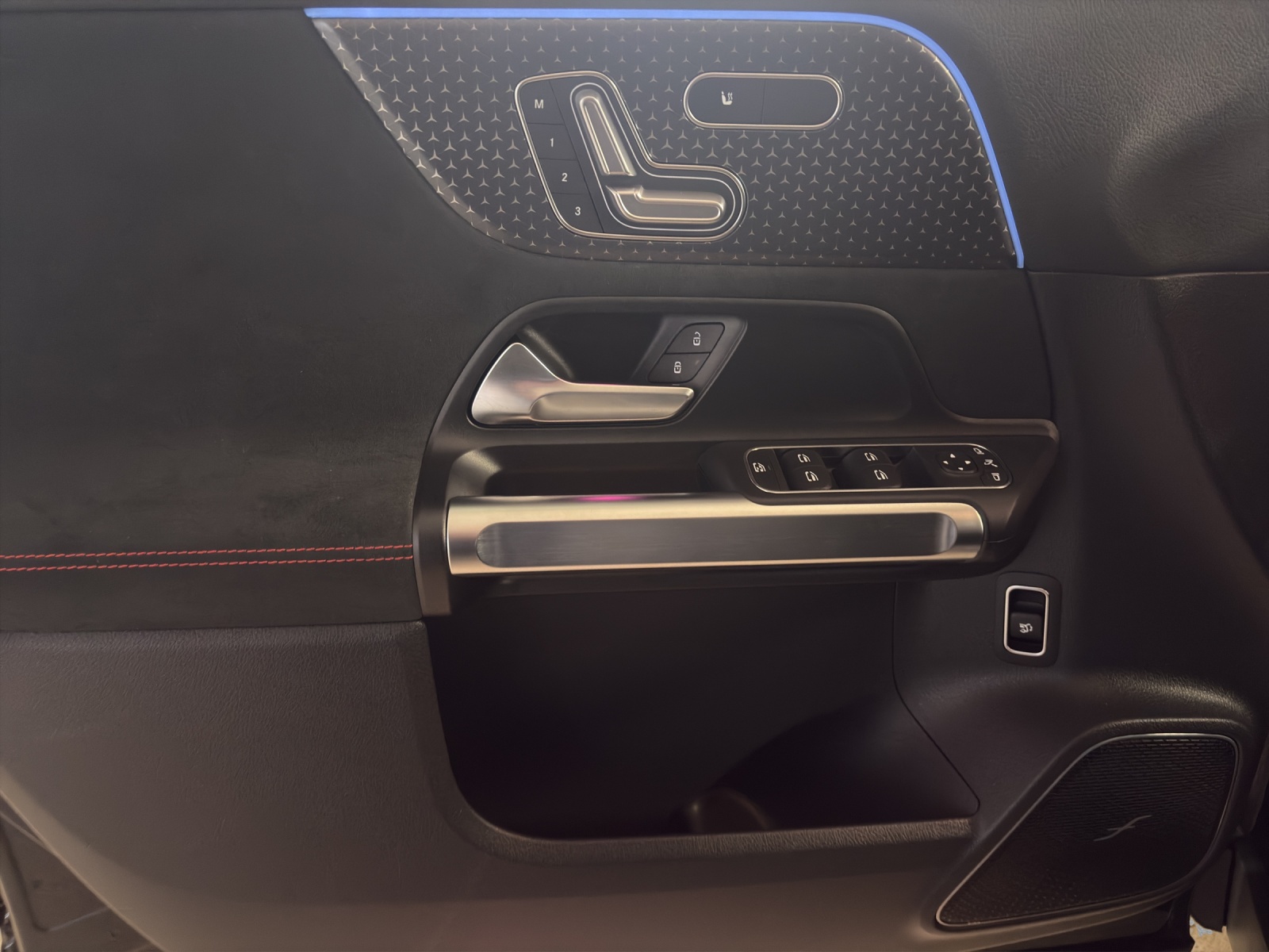 MERCEDES-BENZ EQB 350 4M Swiss Star-image-8