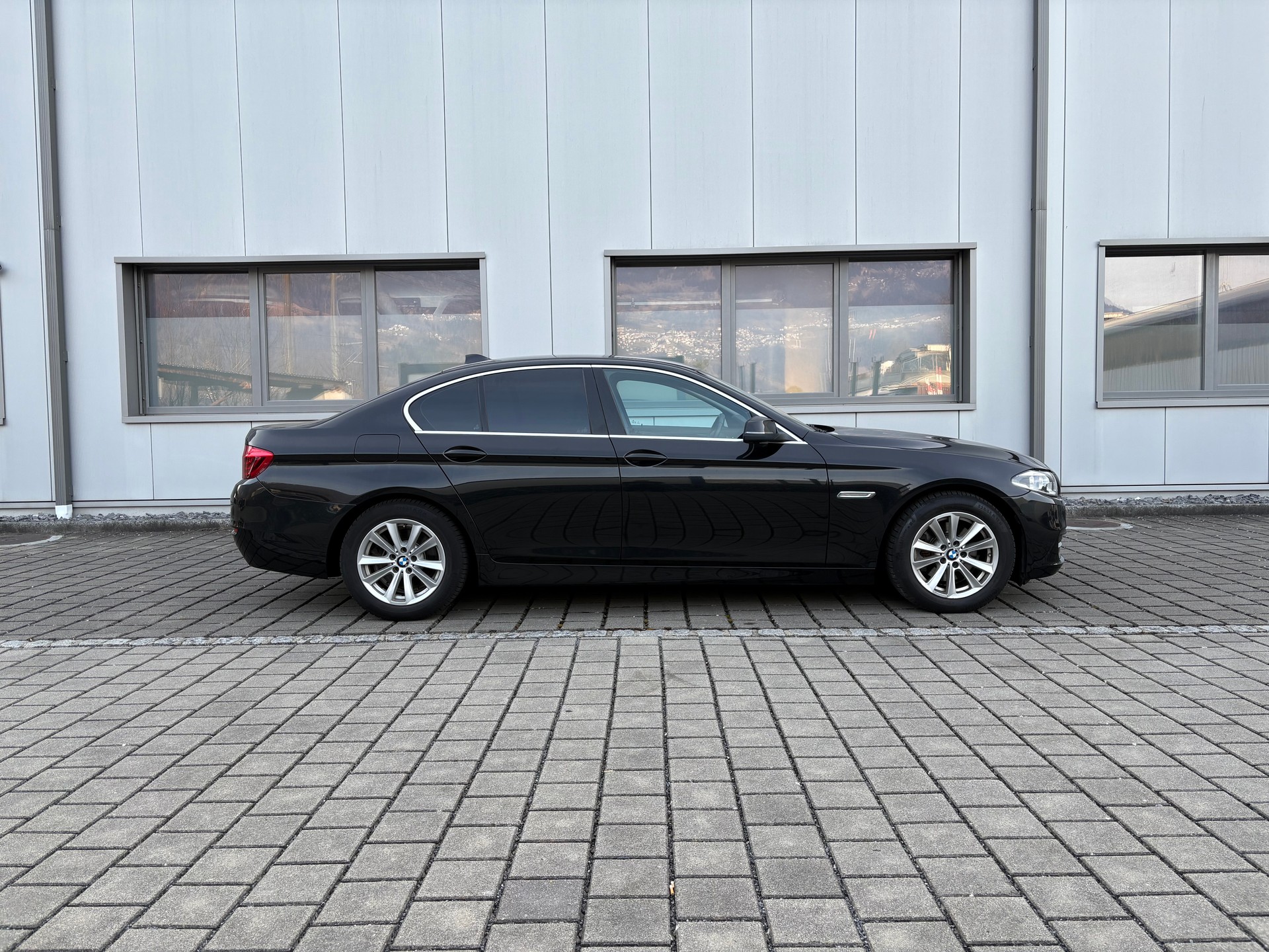 BMW 520d xDrive Luxury Line Steptronic-image-2
