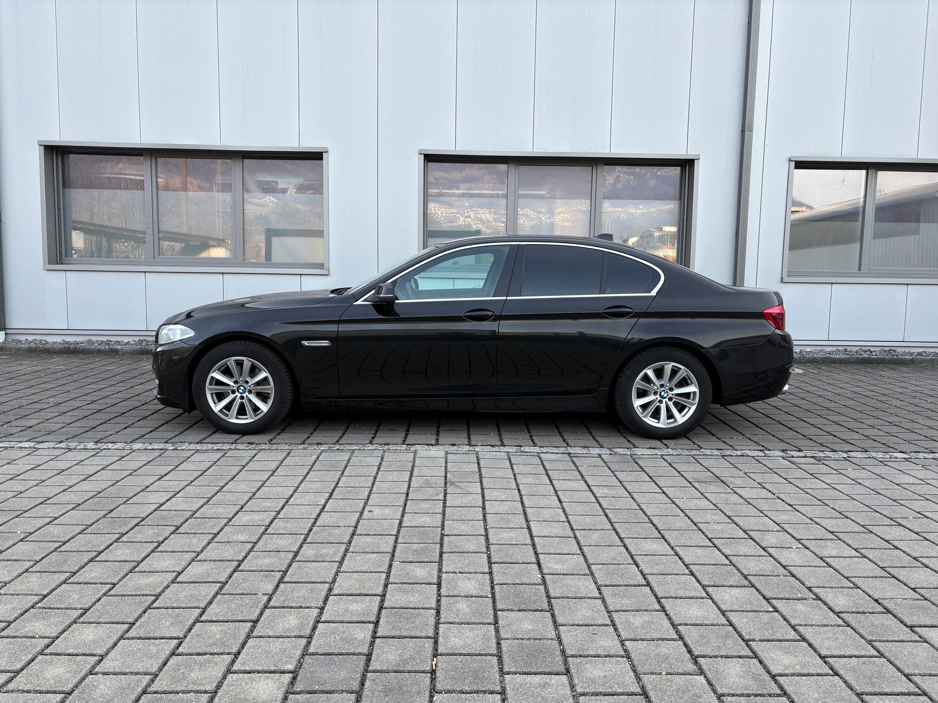 BMW 520d xDrive Luxury Line Steptronic-image-1