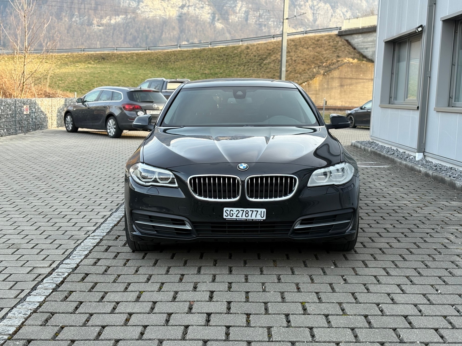 BMW 520d xDrive Luxury Line Steptronic-image-0