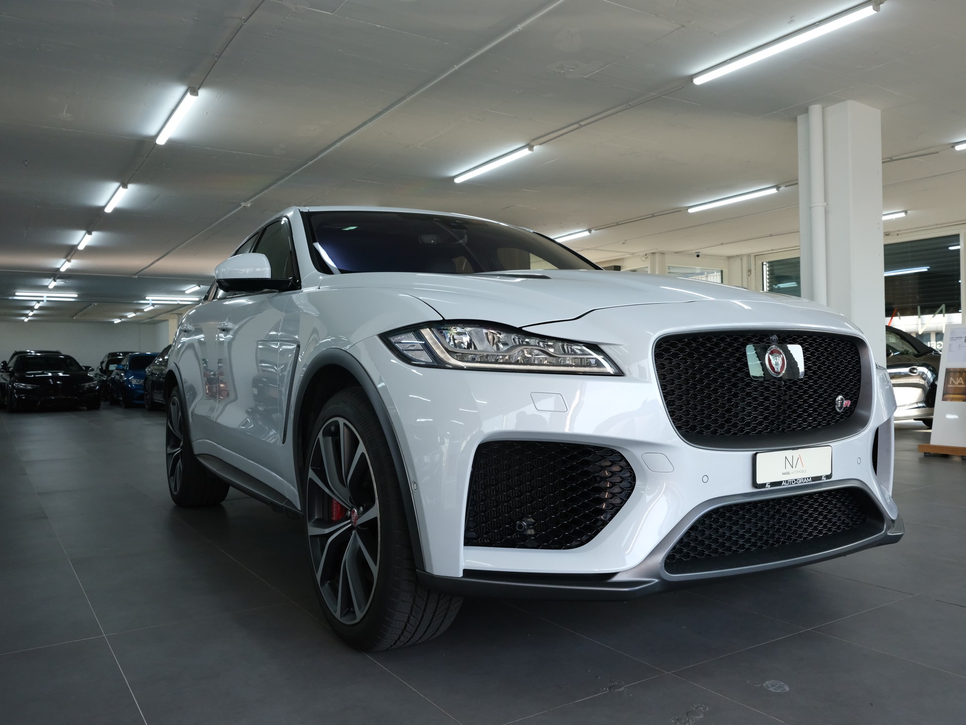 JAGUAR F-Pace 5.0 V8 SVR AWD Automatik-image-1
