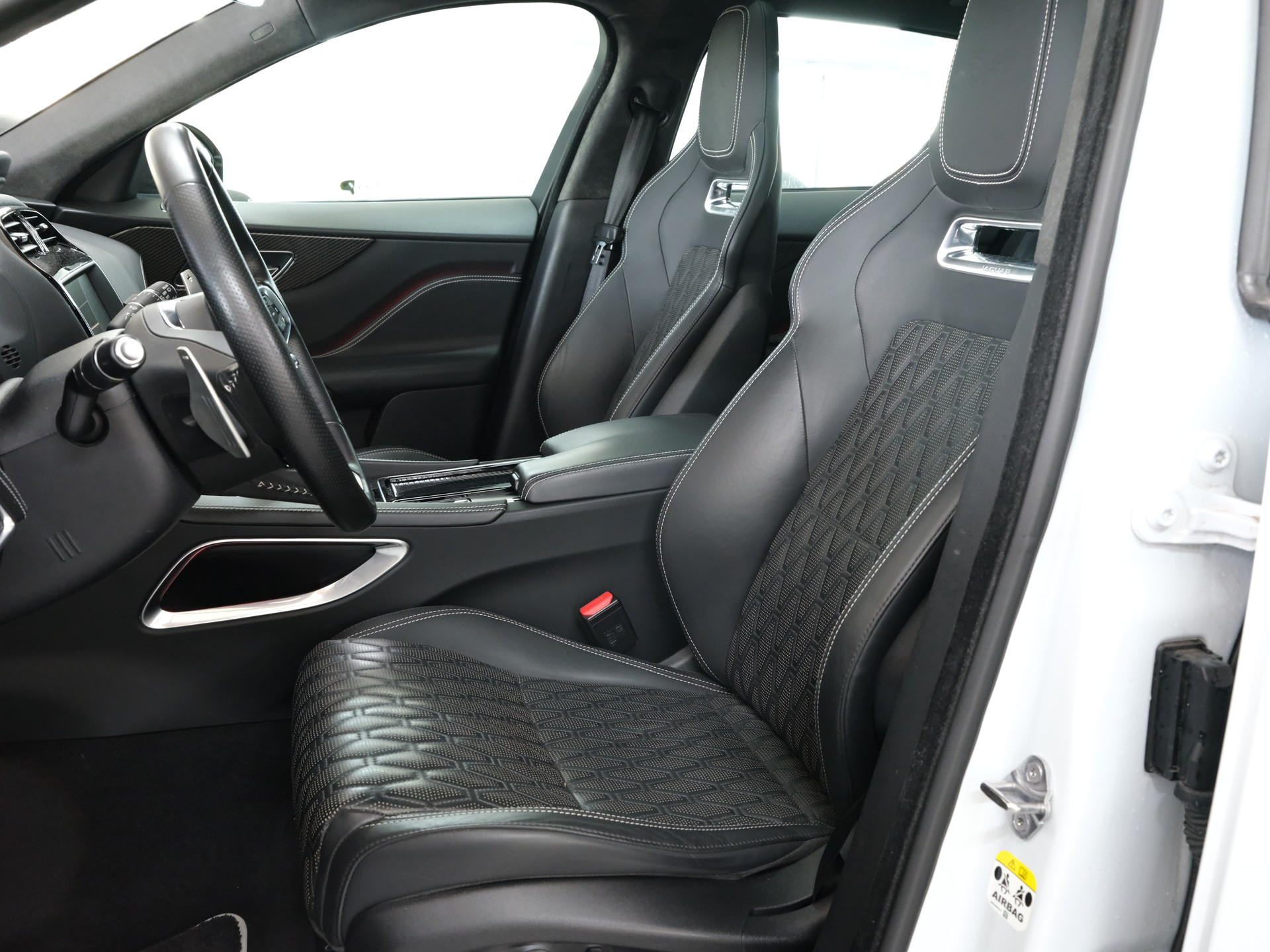 JAGUAR F-Pace 5.0 V8 SVR AWD Automatik-image-14