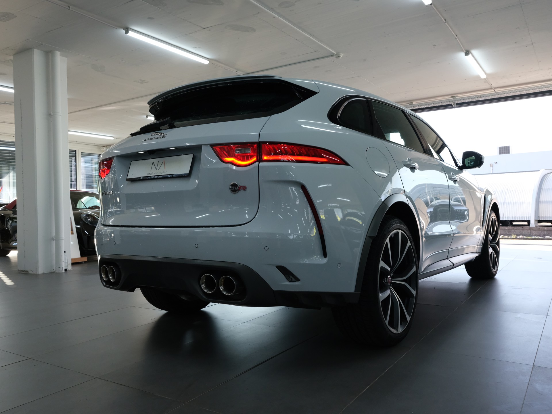 JAGUAR F-Pace 5.0 V8 SVR AWD Automatik-image-2