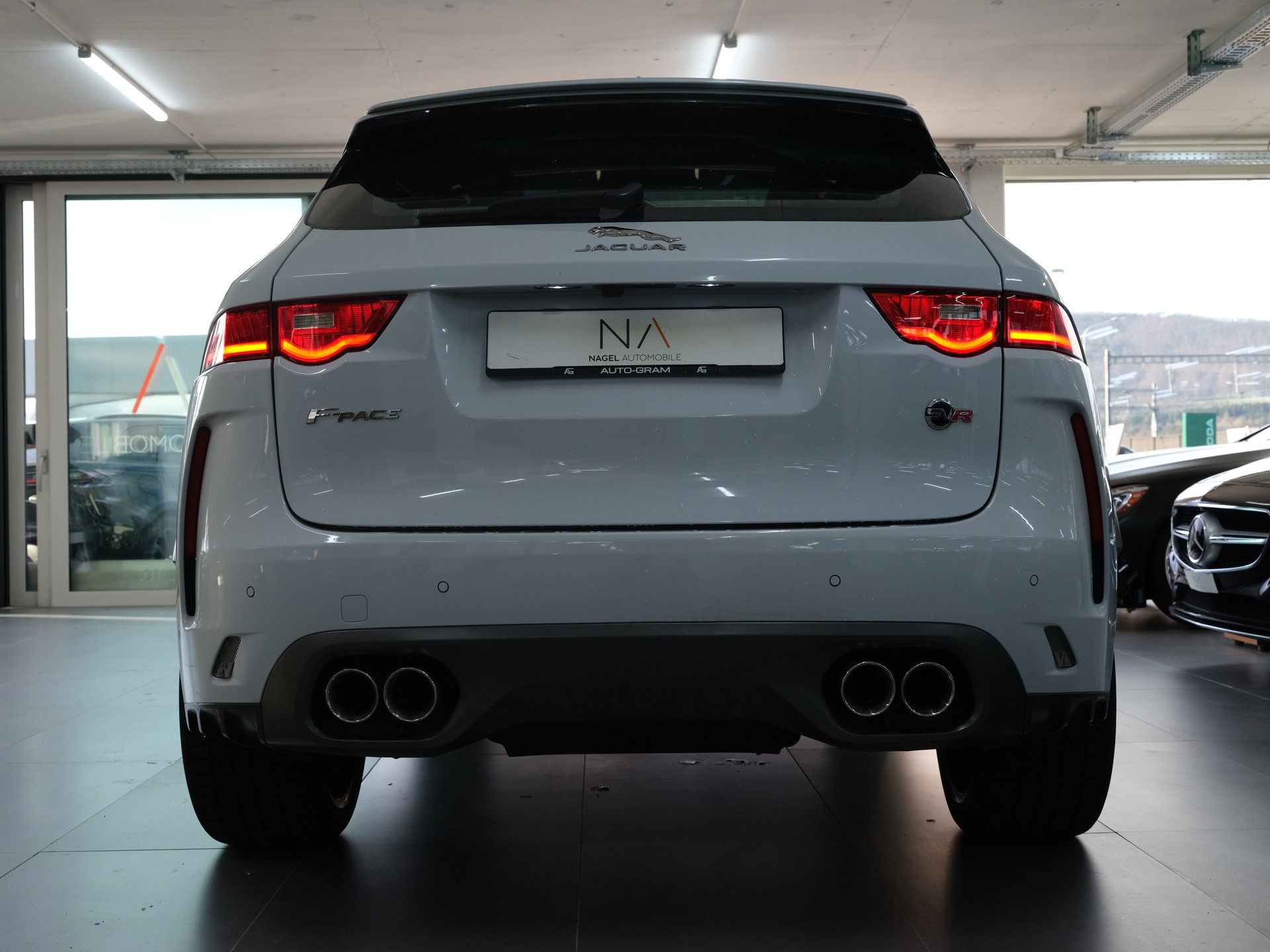 JAGUAR F-Pace 5.0 V8 SVR AWD Automatik-image-3