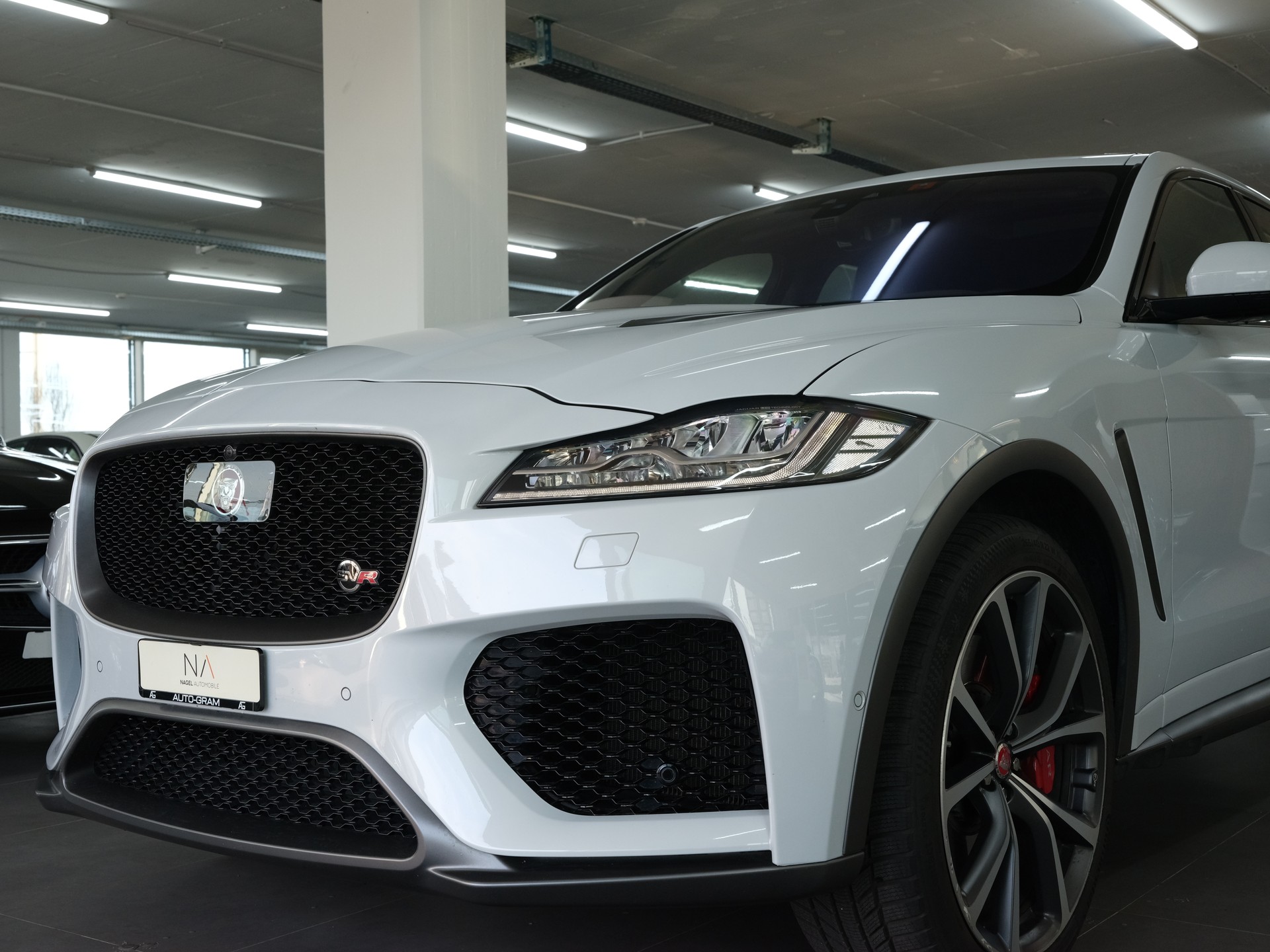 JAGUAR F-Pace 5.0 V8 SVR AWD Automatik-image-8