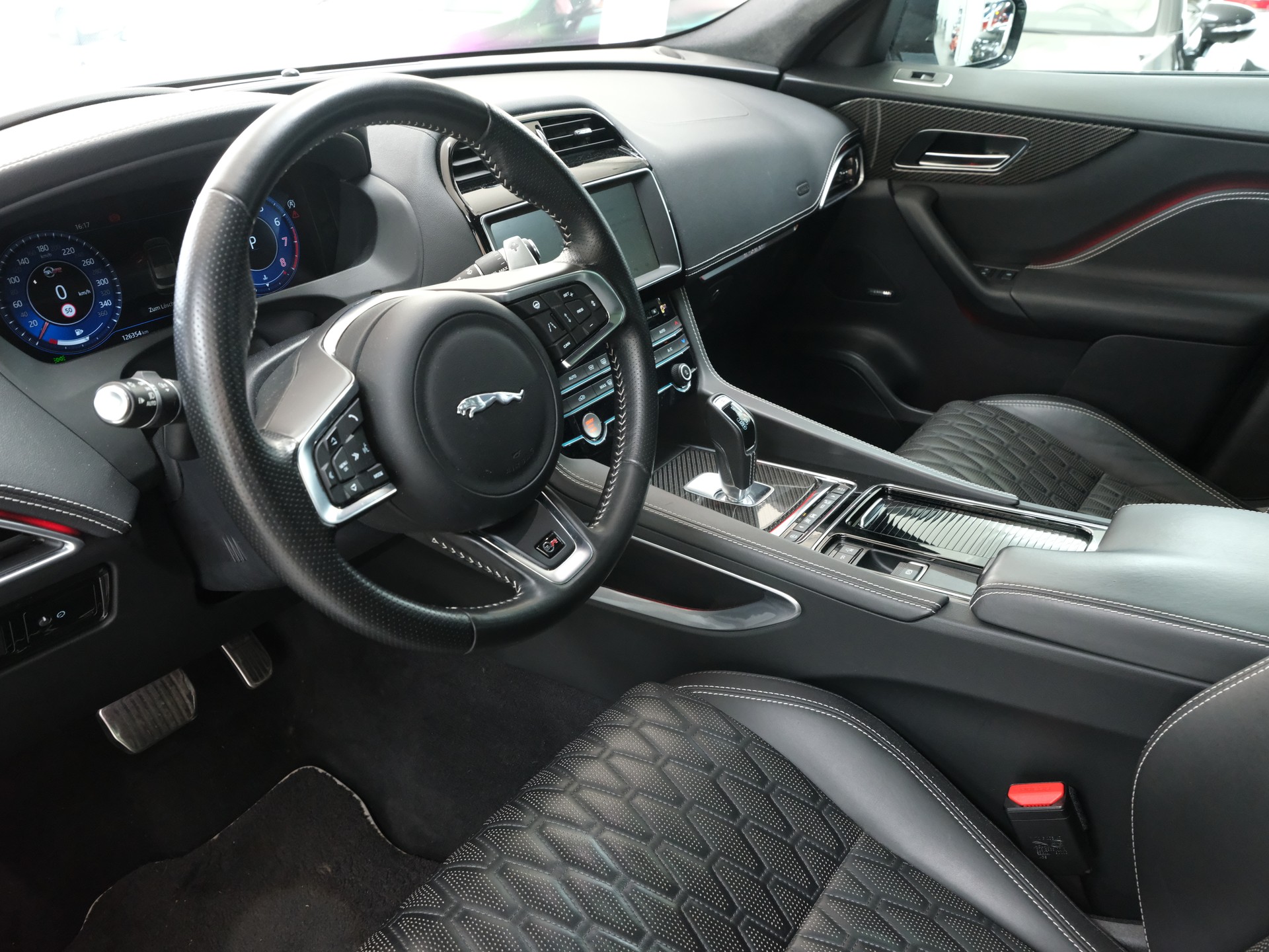 JAGUAR F-Pace 5.0 V8 SVR AWD Automatik-image-12