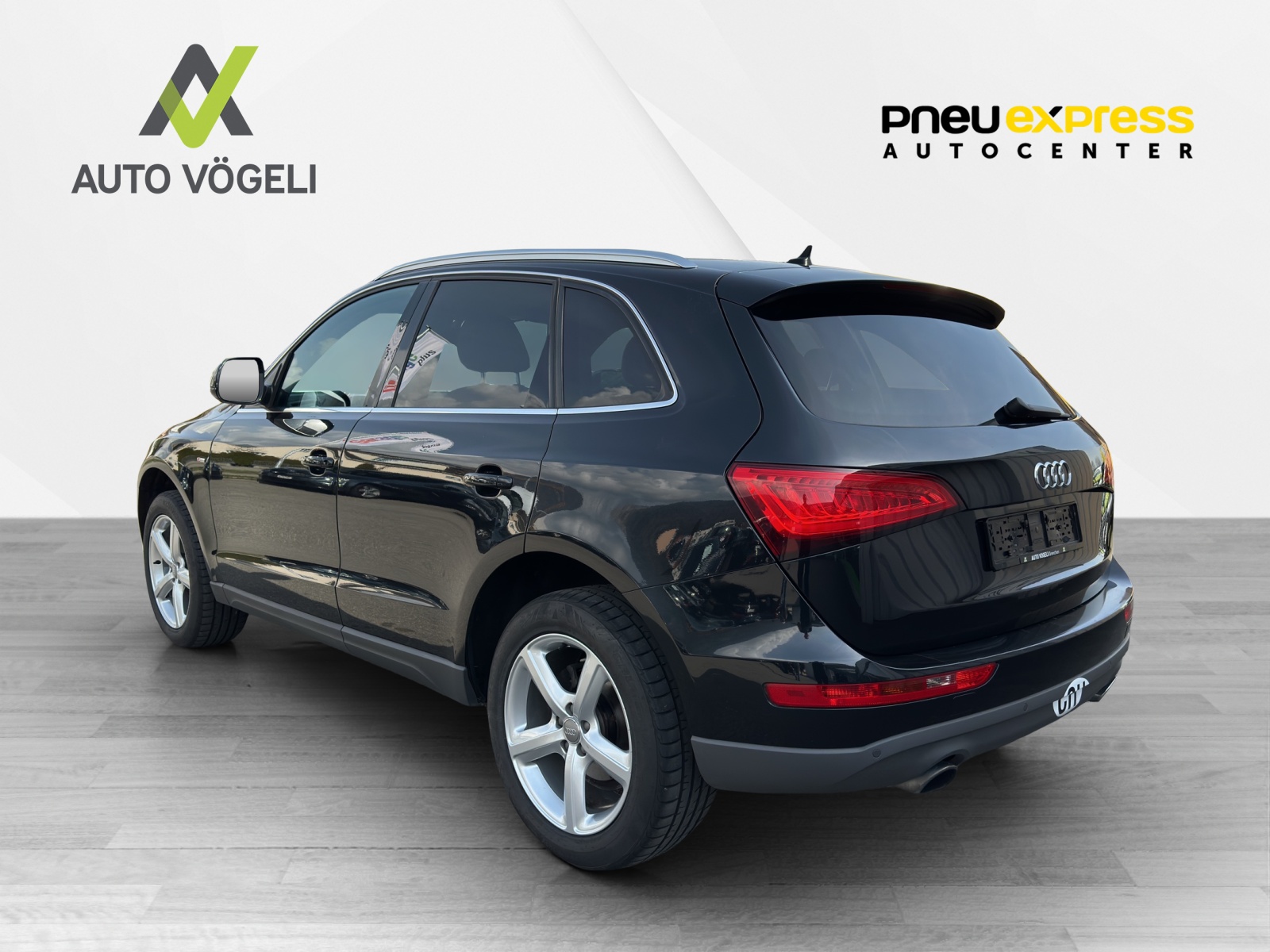 AUDI Q5 2.0 TFSI quattro-showroom-element-3