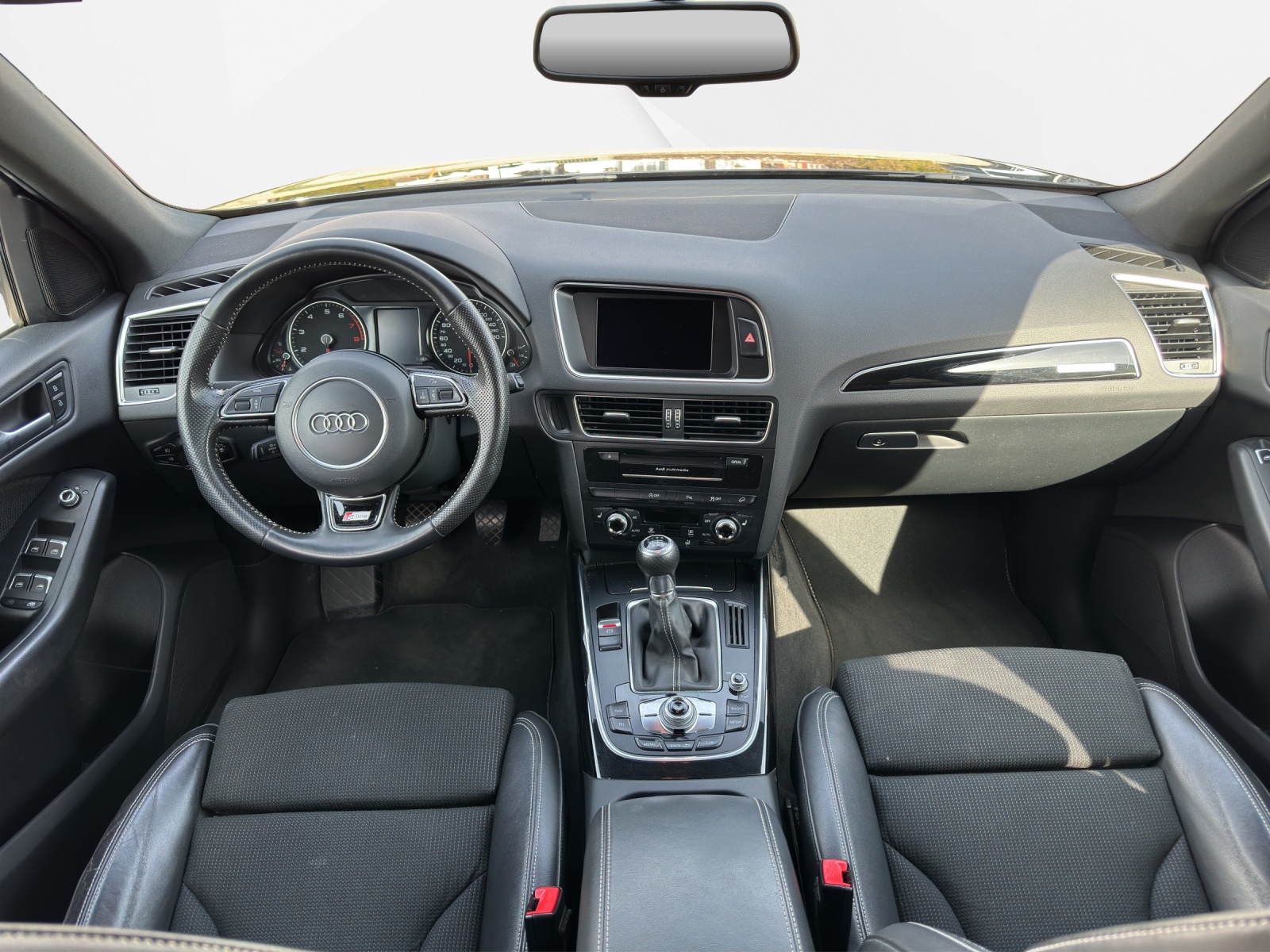 AUDI Q5 2.0 TFSI quattro-image-13
