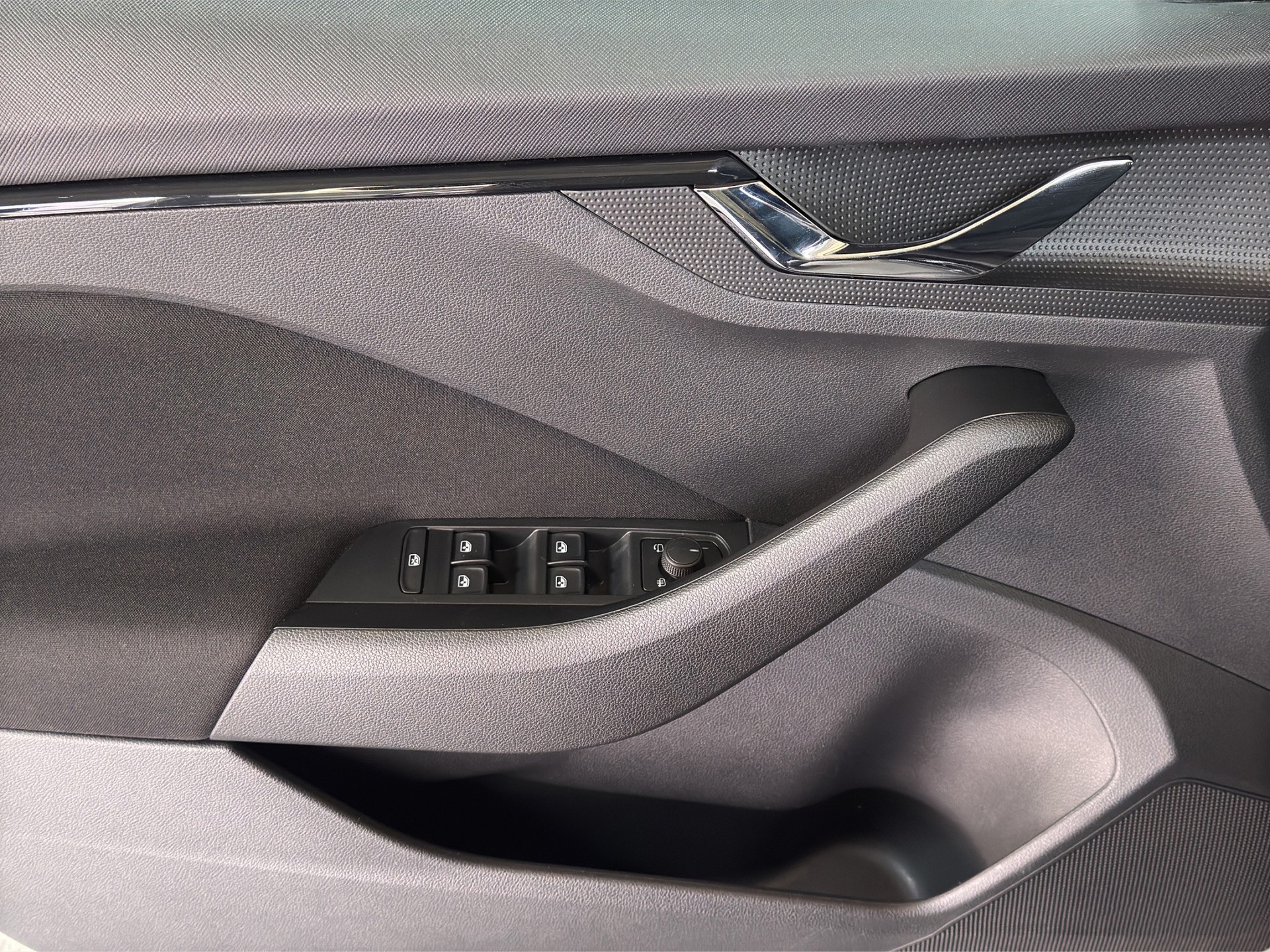SKODA Kamiq 1.0 TSI Ambition DSG "Navi-RF.-Kamera"-image-8