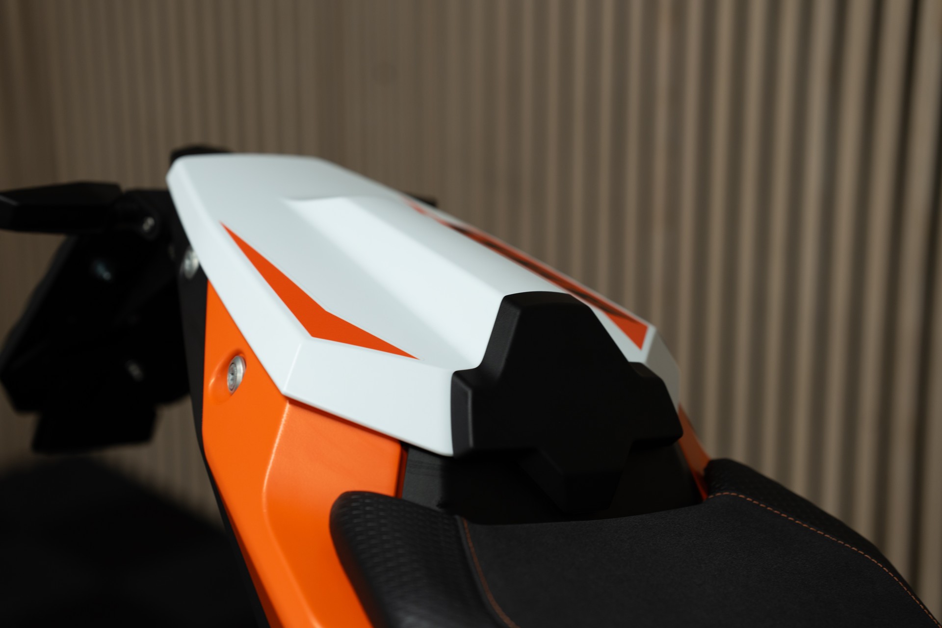 KTM 990 Duke R mit Sportschalldämpfer, Kurzheck und Lenkerendspiegeln-image-5