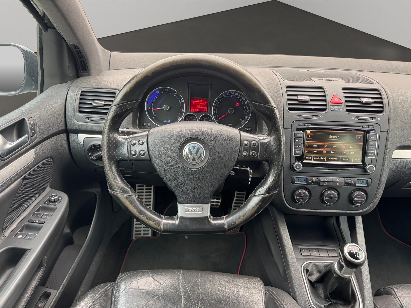VW Golf 2.0 TFSI GTI-image-9