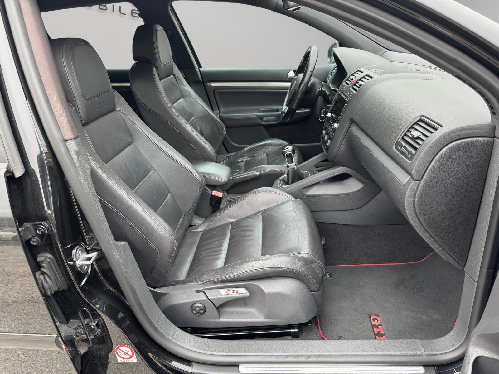 VW Golf 2.0 TFSI GTI-image-13