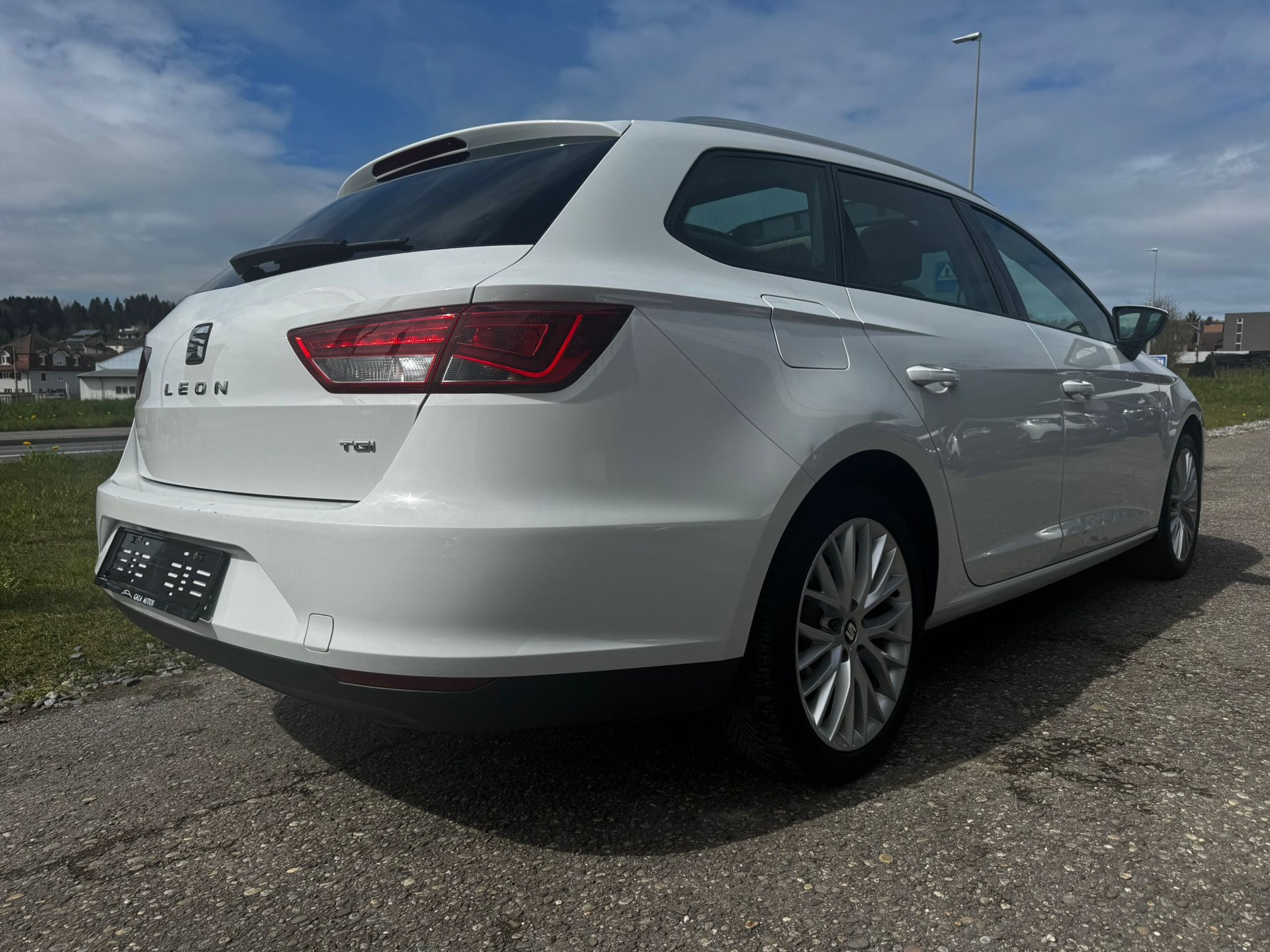 SEAT Leon ST 1.4 TGI Style DSG-image-3