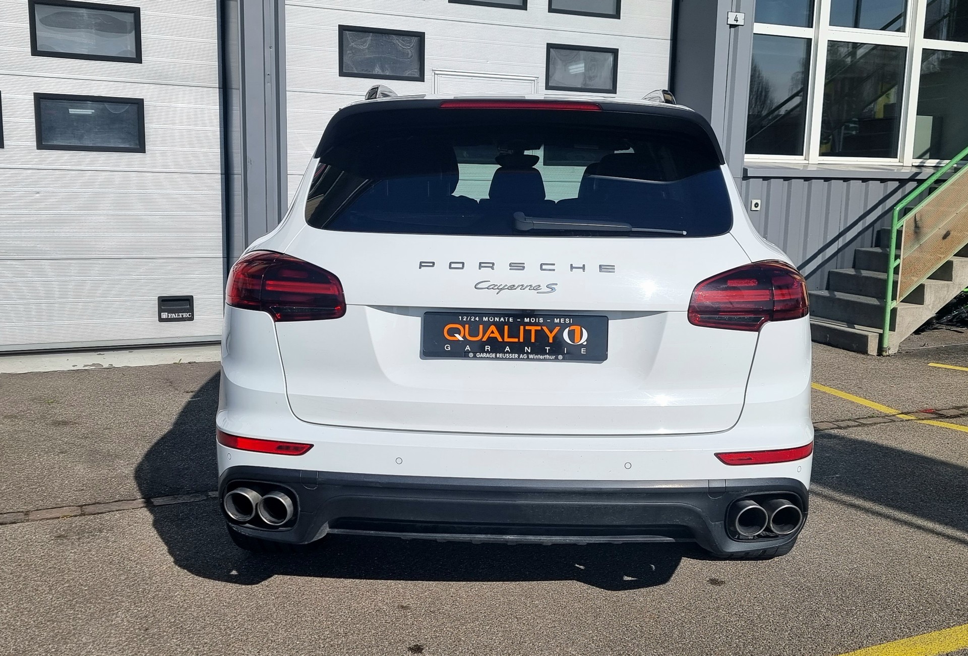 PORSCHE Cayenne S Diesel-showroom-element-3