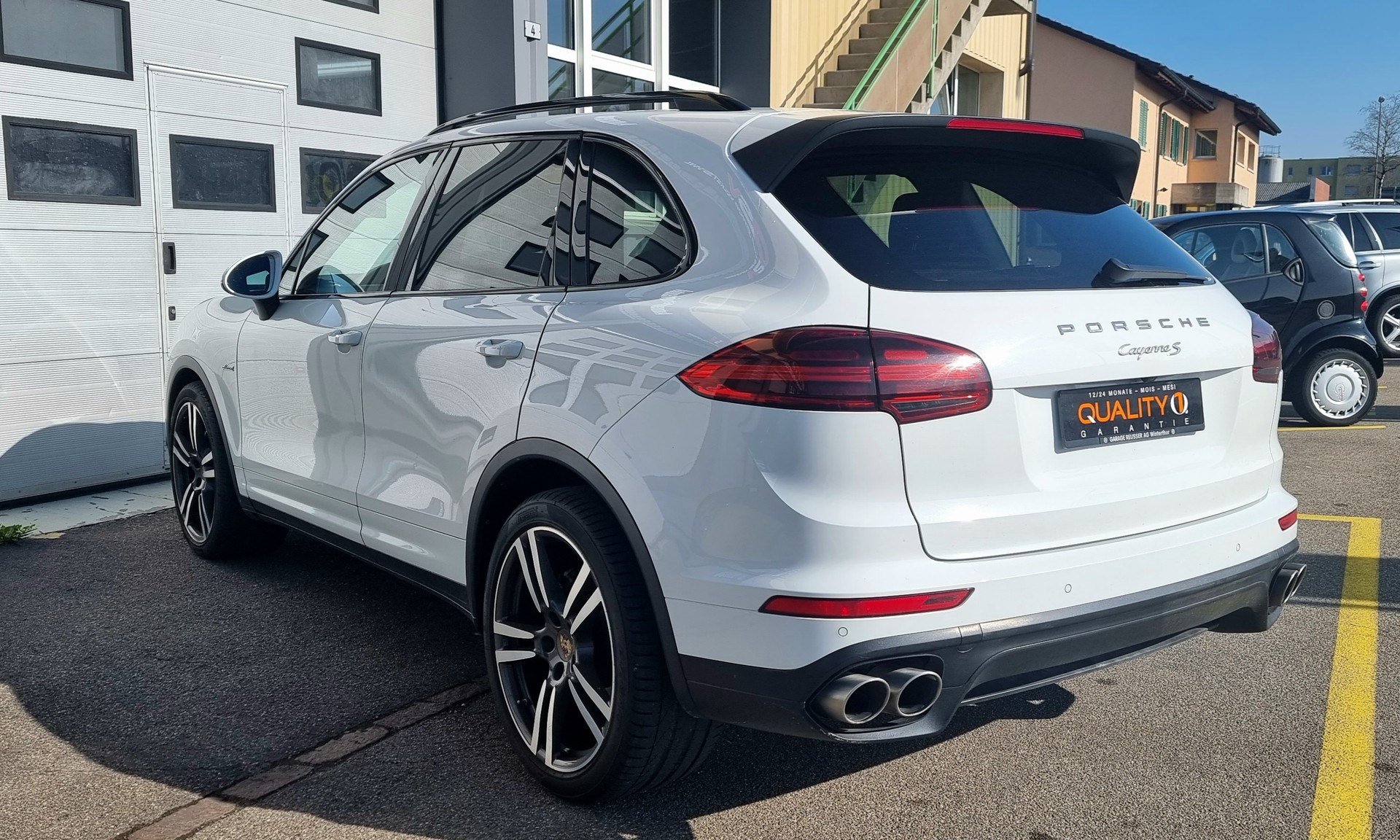 PORSCHE Cayenne S Diesel-showroom-element-2