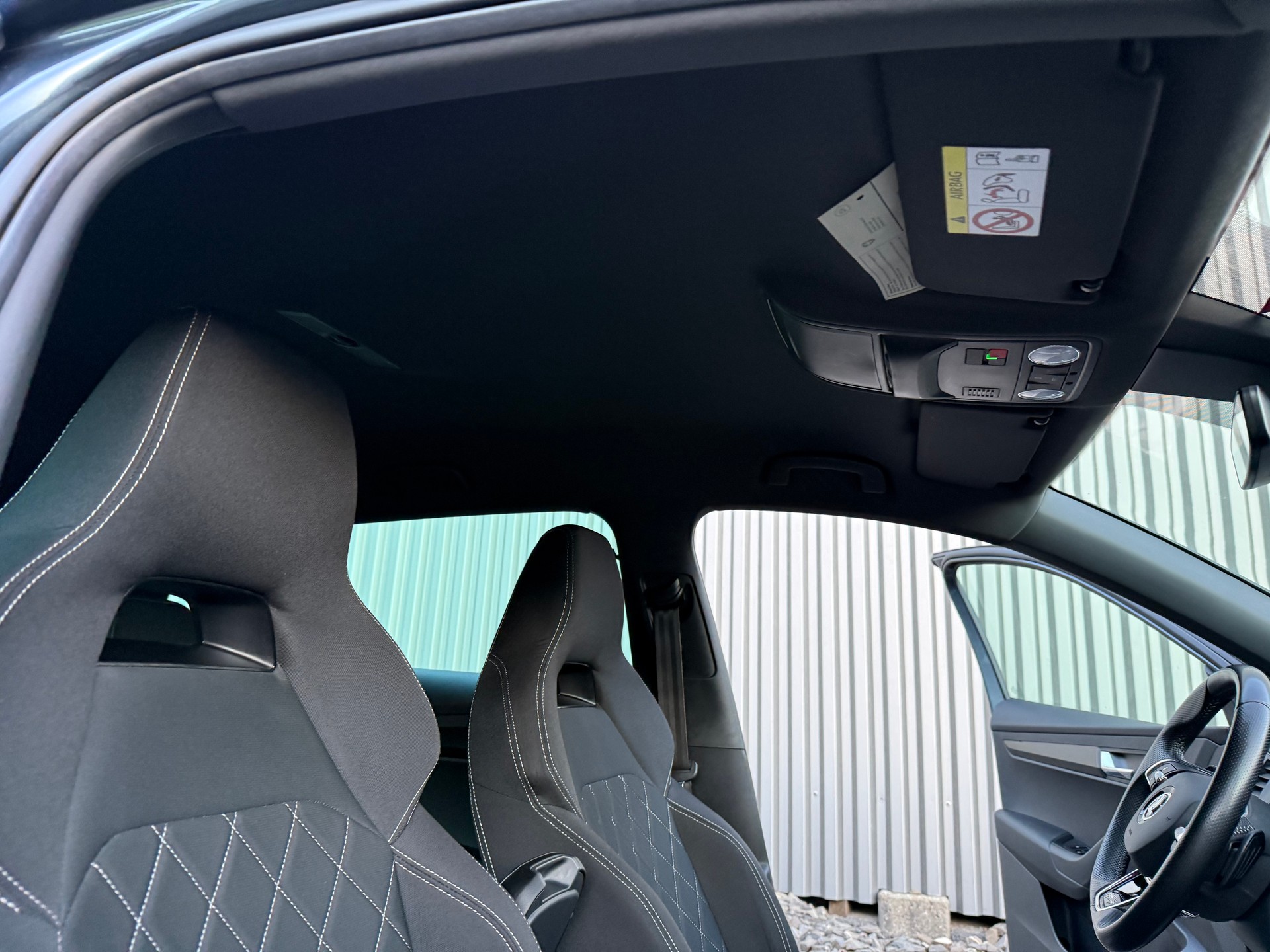 SKODA Karoq 2.0 TSI SportLine 4x4 DSG-image-16