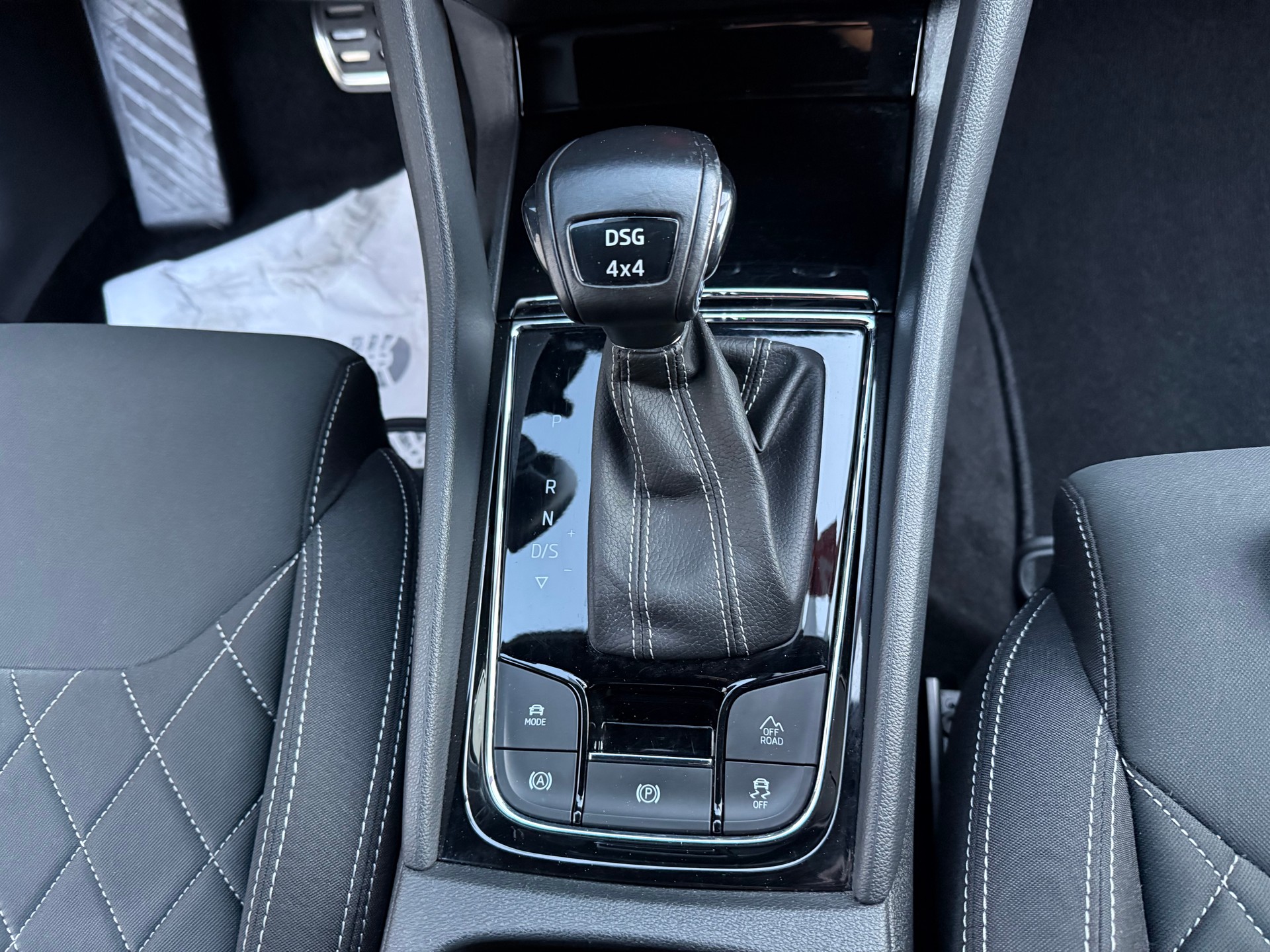 SKODA Karoq 2.0 TSI SportLine 4x4 DSG-image-18