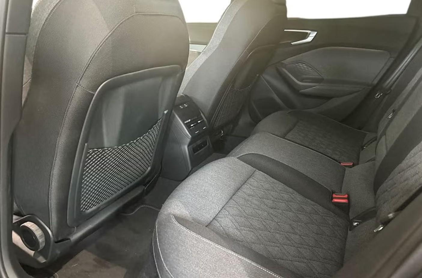 AUDI A5 Avant TDI quattro S tronic-image-4