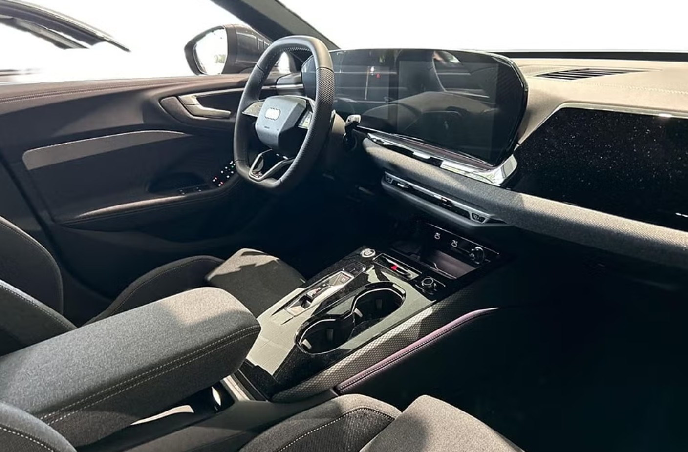 AUDI A5 Avant TDI quattro S tronic-image-2